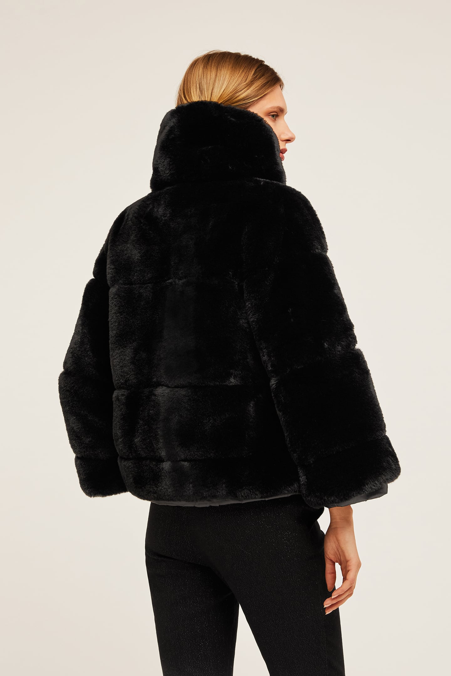 PLUSH CAPE WITH PADDING BLACK 2