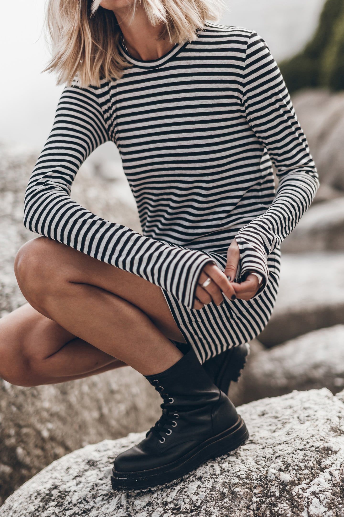 THE STRIPED SHORT LINEN LONGSLEEVE DRESS 4