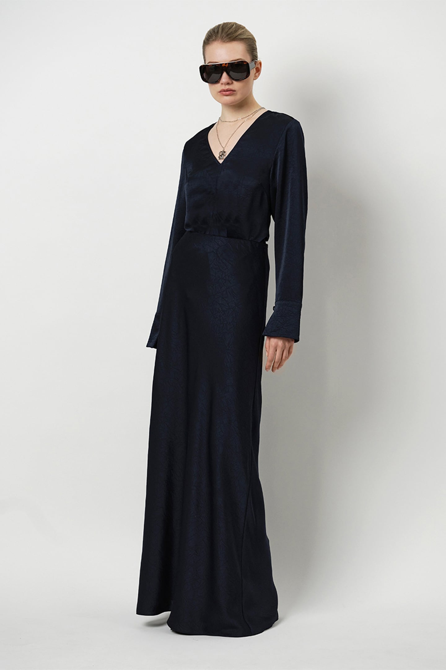 NIYRA CREASED V-NECK TOP NOCTURNAL BLUE 2
