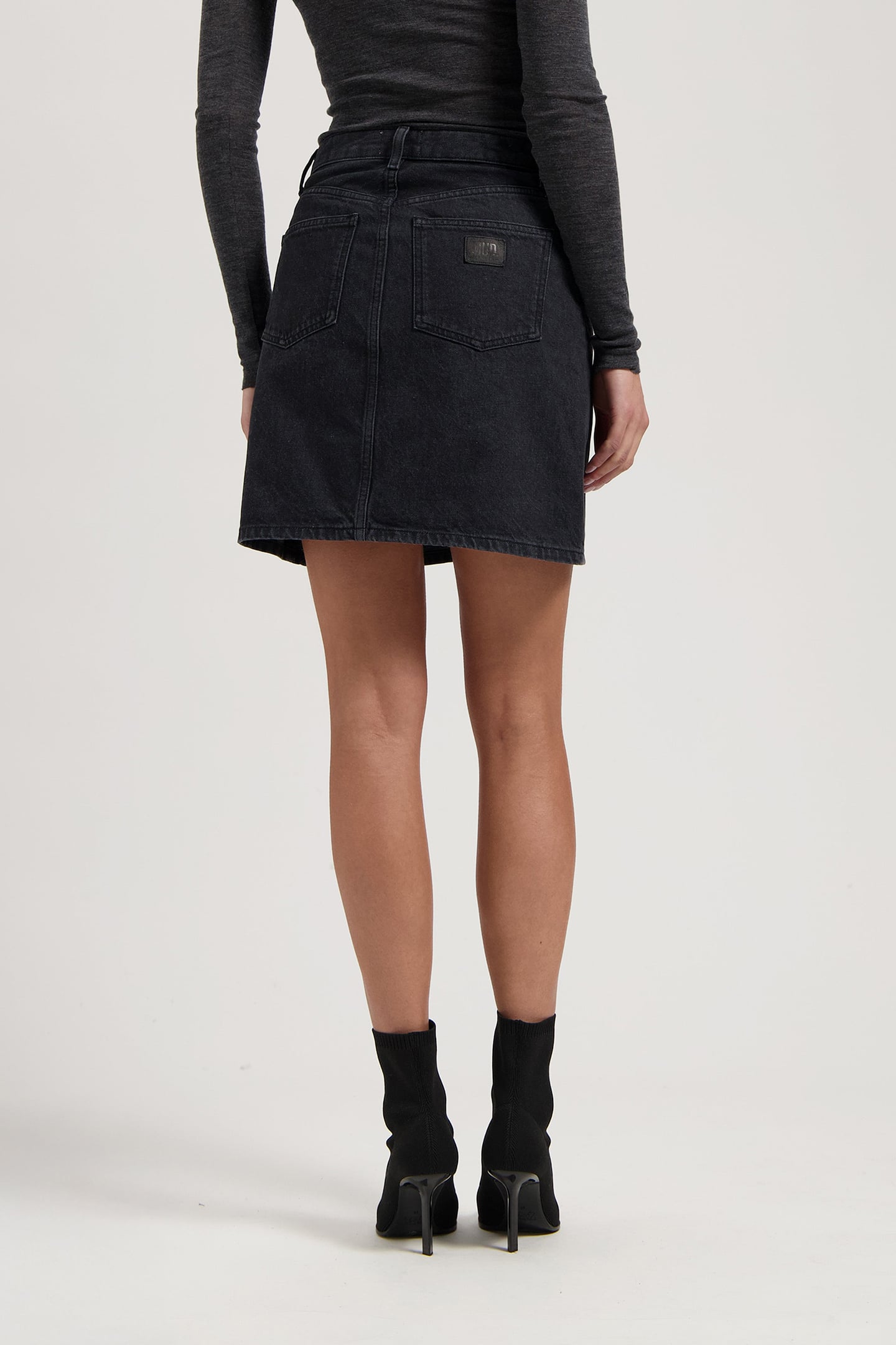 AUDRY MINI SKIRT BLACKDIP 2