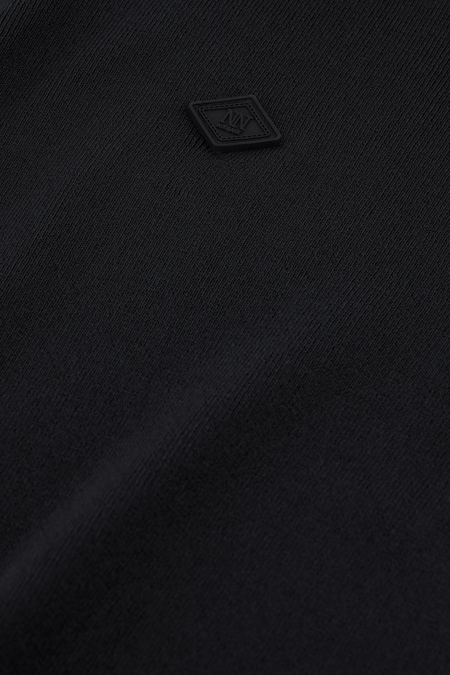 OSSI PULLOVER BLACK 4