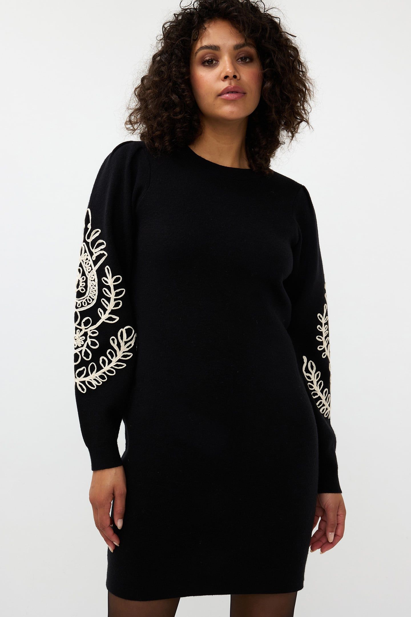 DRESS TAPE EMBROIDERY BLACK 1