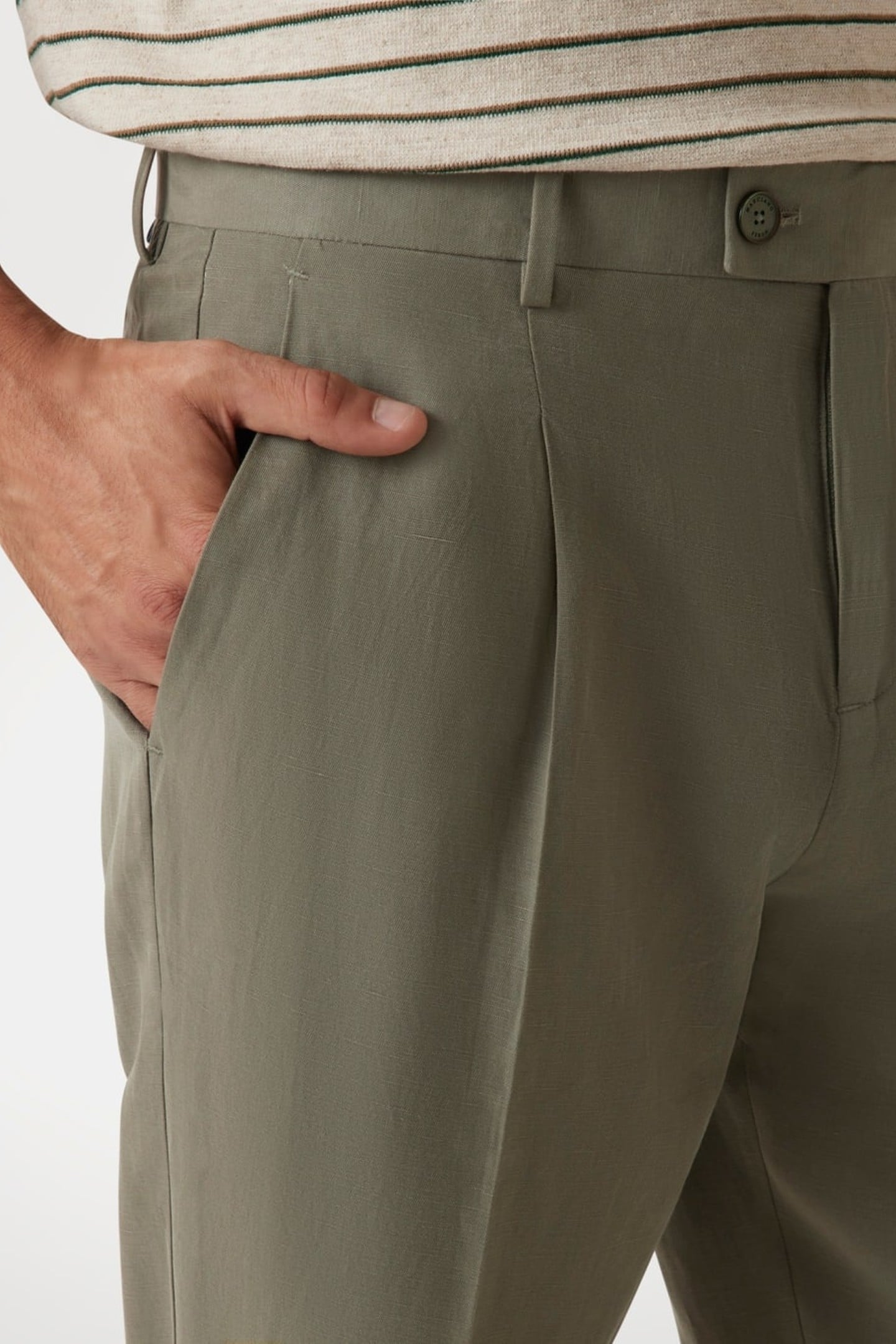 MARCIANO BY GUESS MAX PLEATED REG CHIN MOSSY GREEN 6