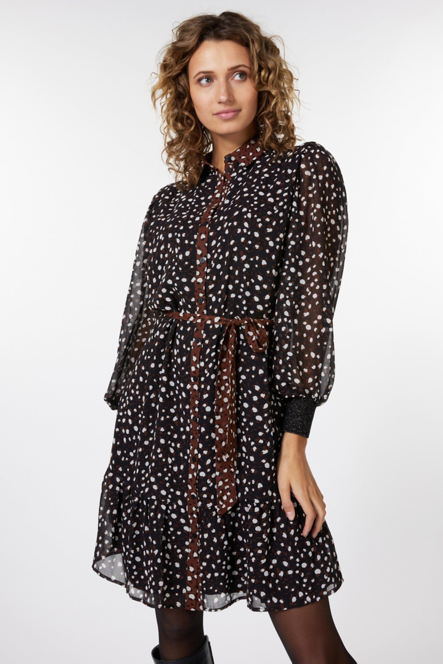 DRESS RIBBED CUFF ANIMAL STEPS PRINT 2