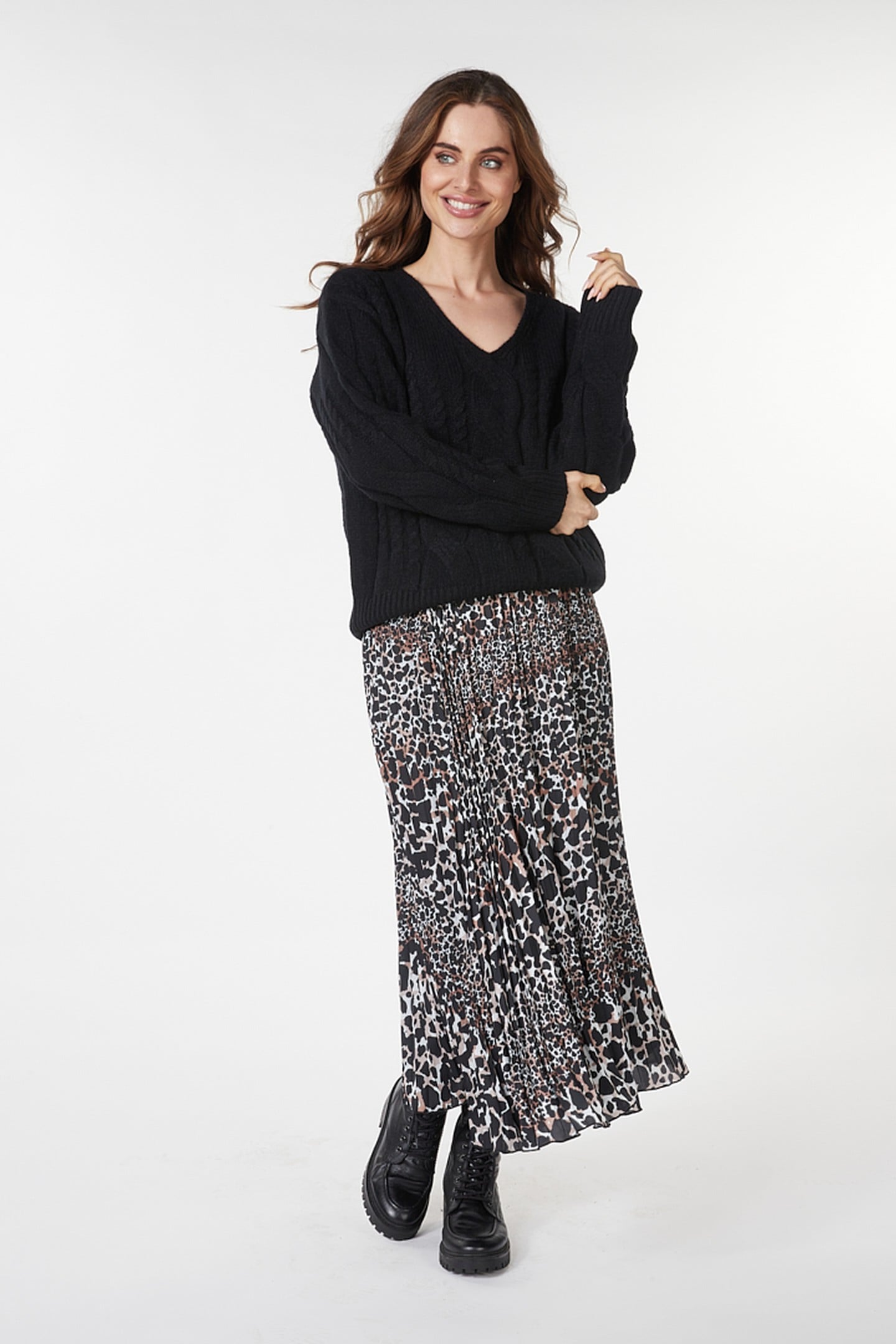 SWEATER CABLES V-NECK BLACK 2