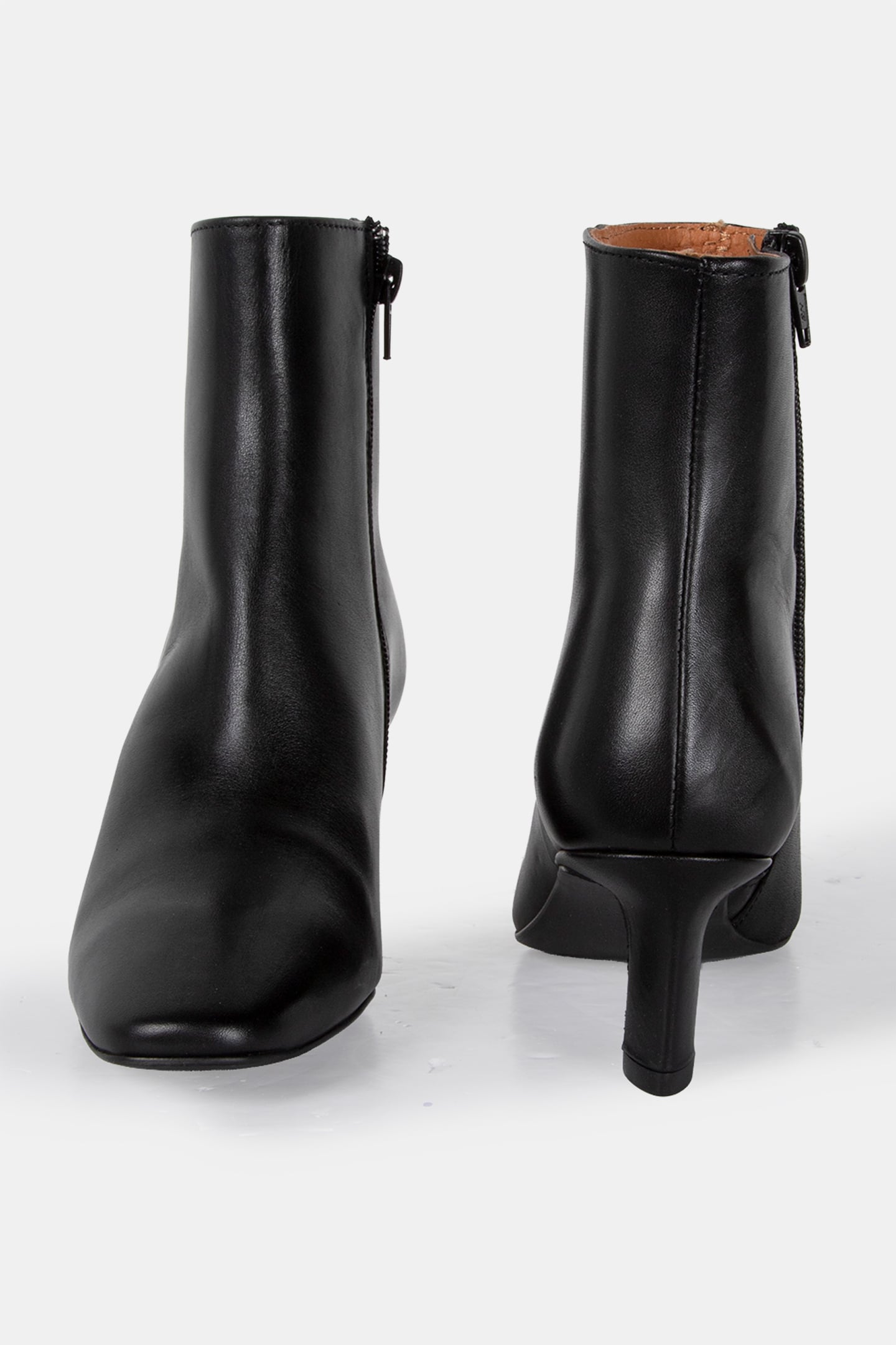 LEON BLACK 4