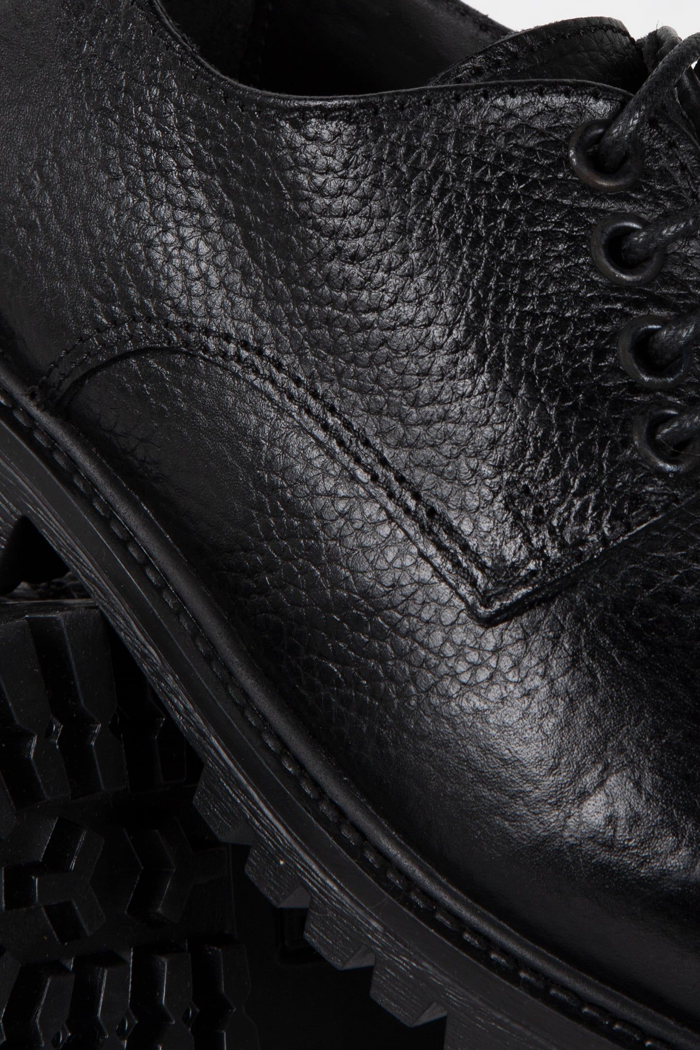 DECHASE – ZENA BLACK EMBOSSED 4
