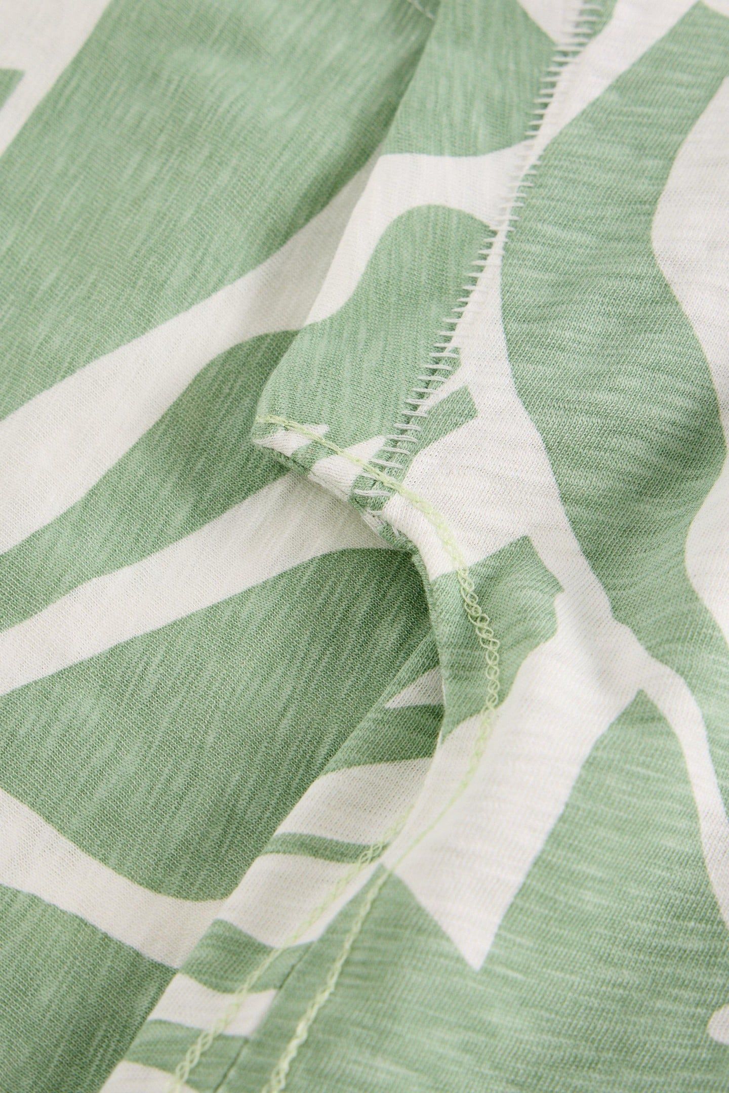 NELLY NOTCH NECK TEE GREEN PRINT 5