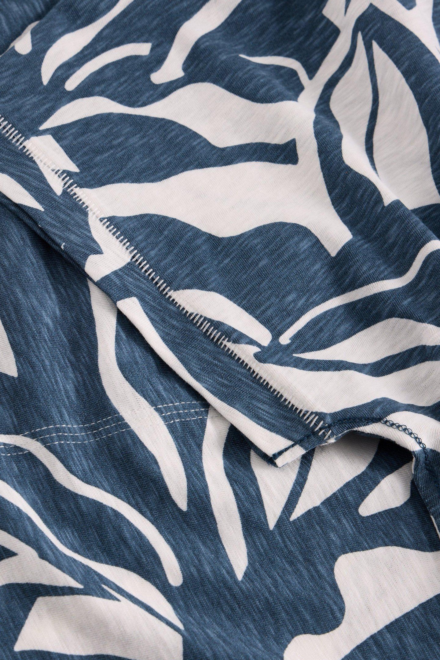 NELLY NOTCH NECK TEE NAVY PRINT 4