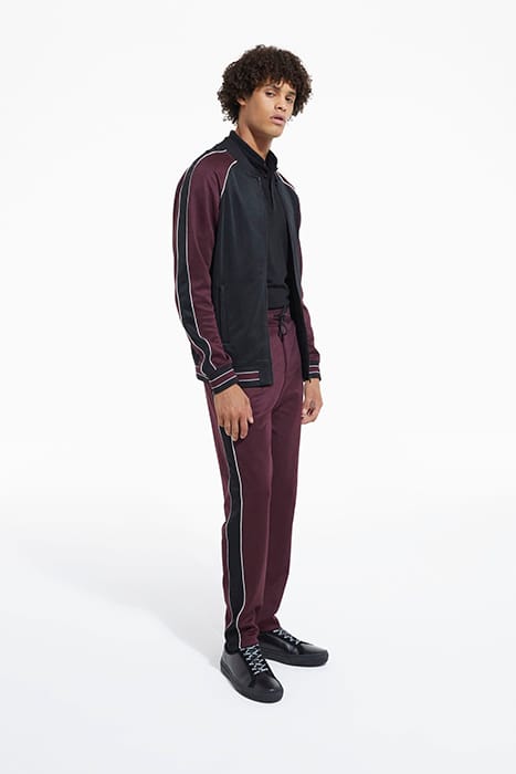 JOGGING AVEC BANDES CONTRASTEES ET PIPING BURGUNDY 3
