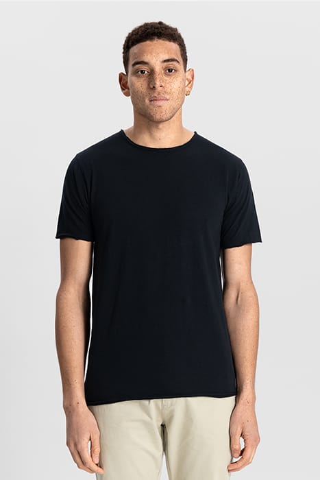 DS_KING TEE BLACK 1