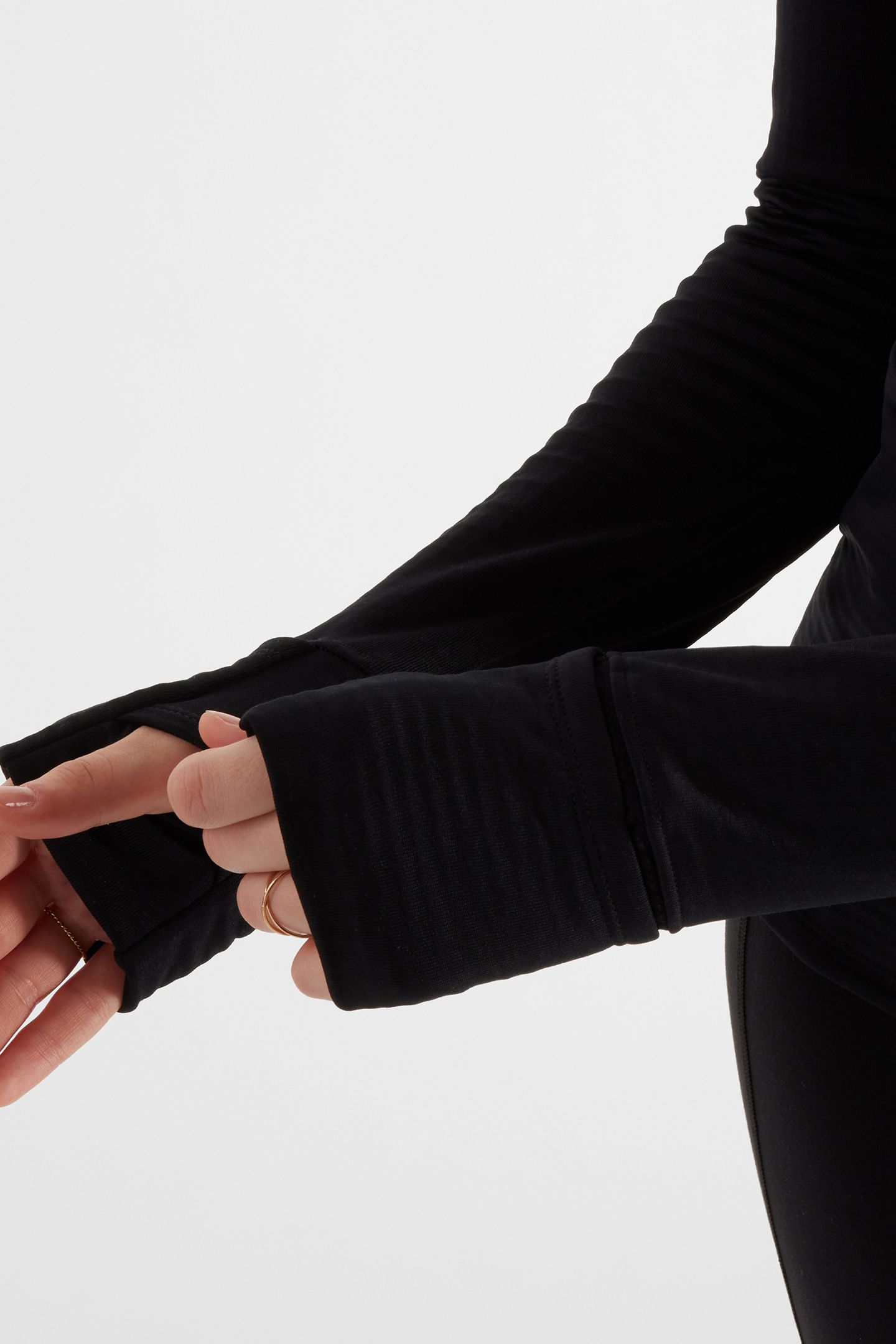 ATHLETICS HEAT GRID 1/2 ZIP TOP IN BLACK 7