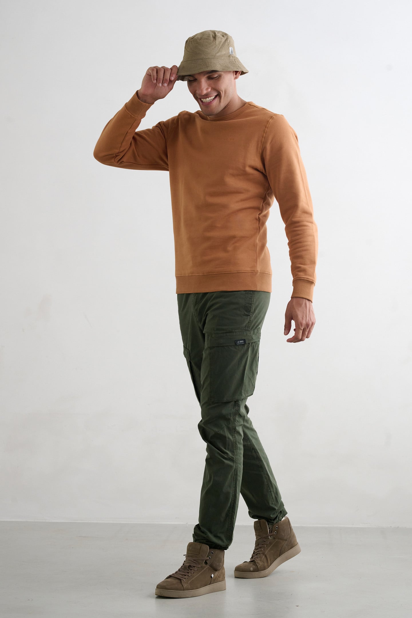 SWEATER ALMOND 1