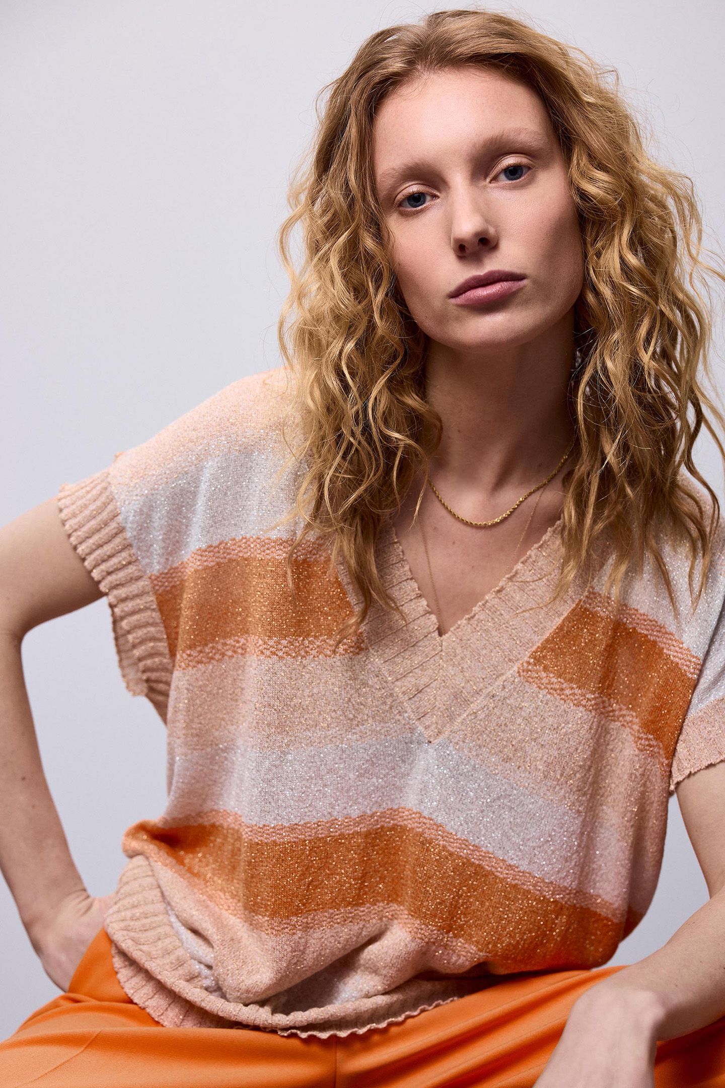 V-NECK SWEATER SHORT SLEEVES REFINED STRIPED LUREX KNIT REDS 5