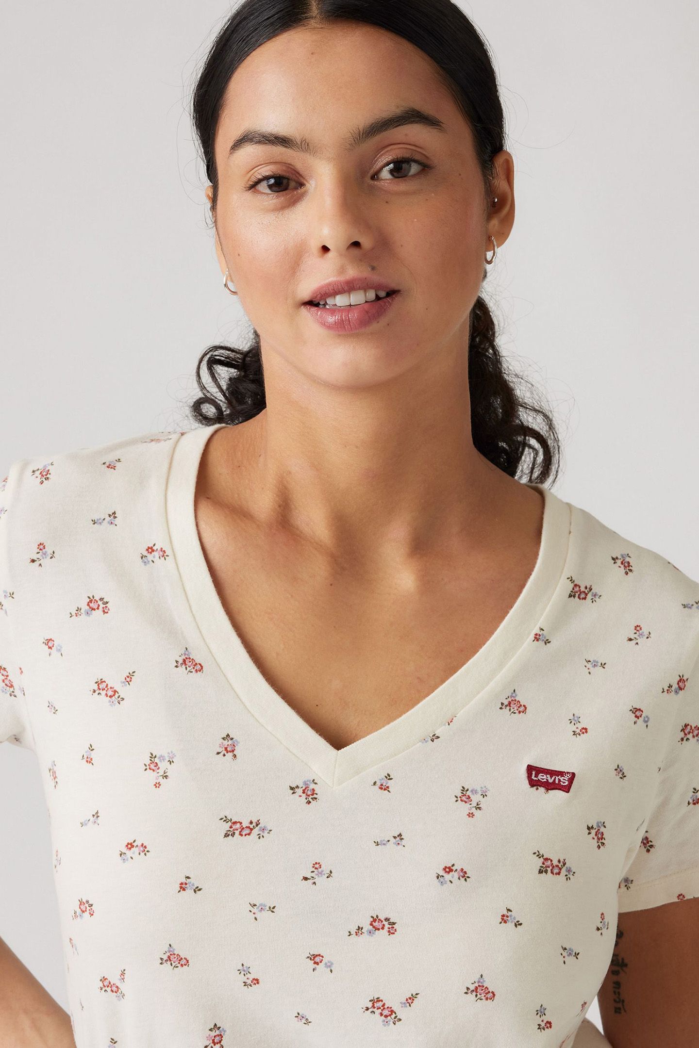 PERFECT VNECK LOU DITSY FLORAL-V4 EGRET COTTON 6
