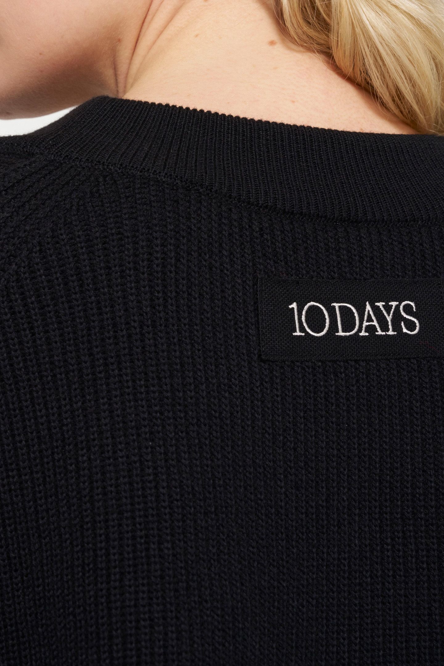 KNIT SWEATER BLACK 6