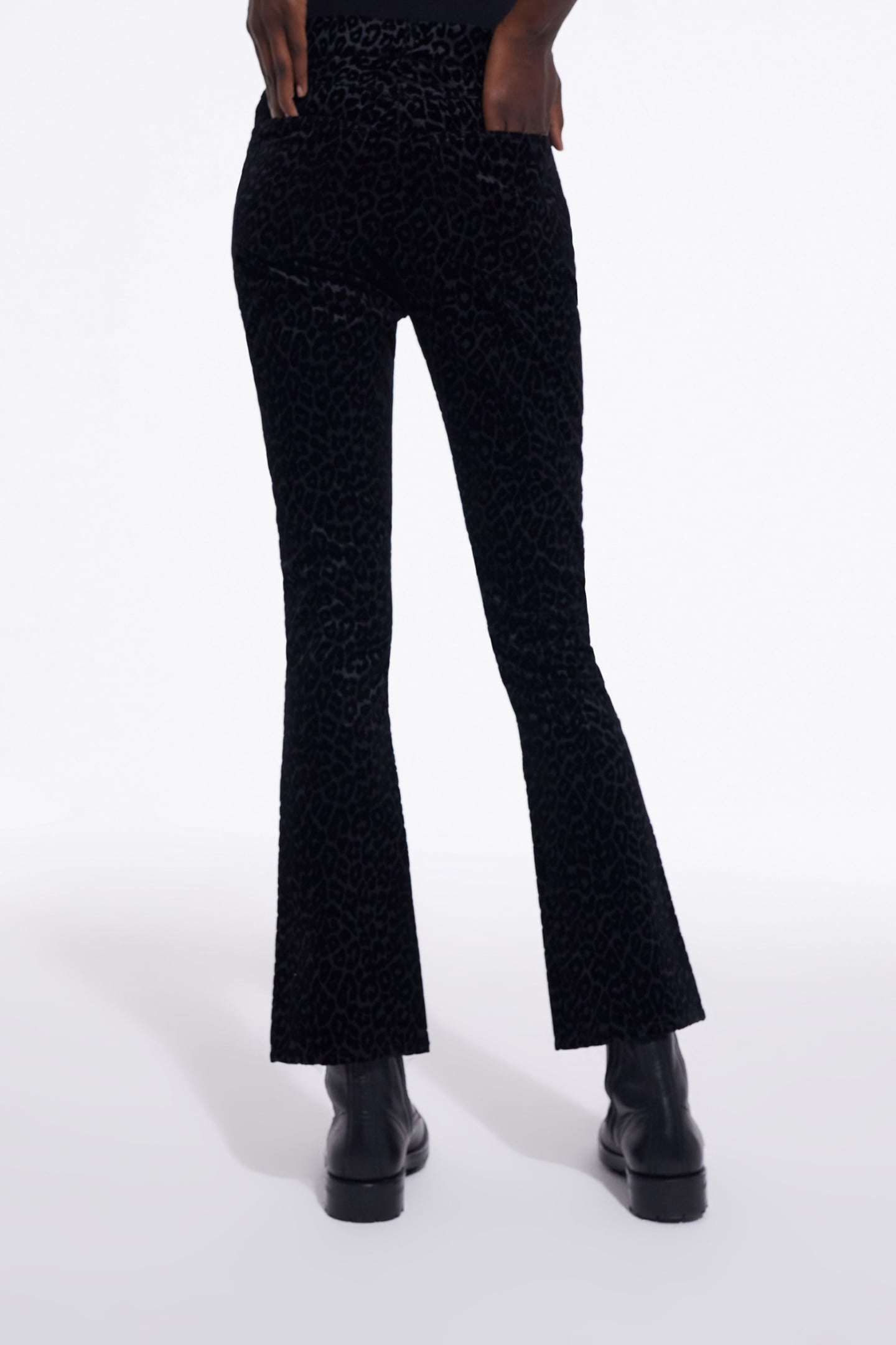 LEO COSTUME PANTS BLACK 2