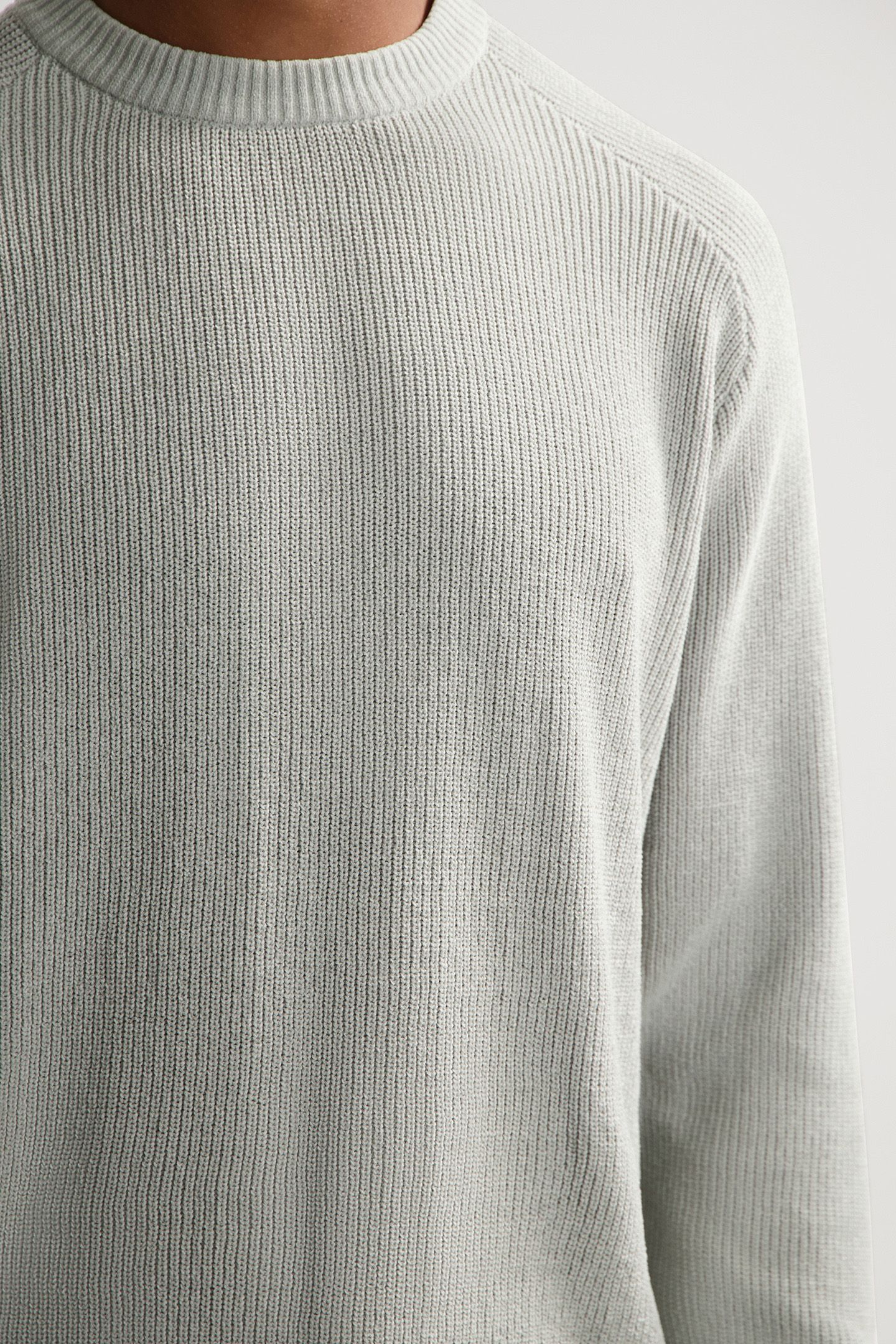 DS-CHENILLE CREWNECK GHOST GREY 5