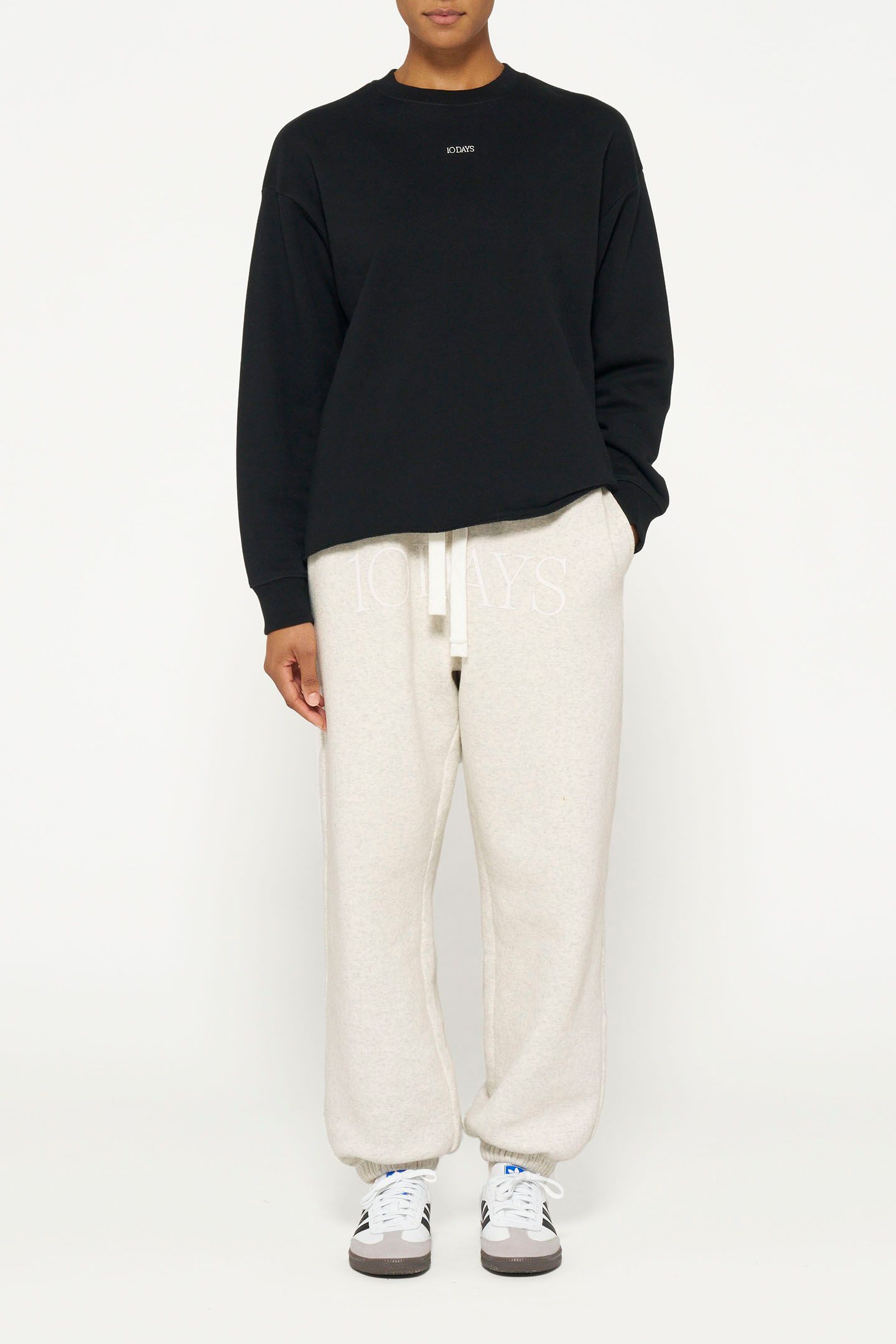THE SWEATER LOGO BLACK 3