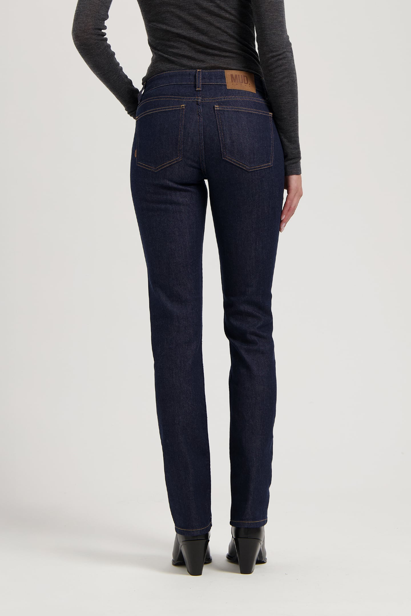 LOGAN MID SLIM RINSE 2