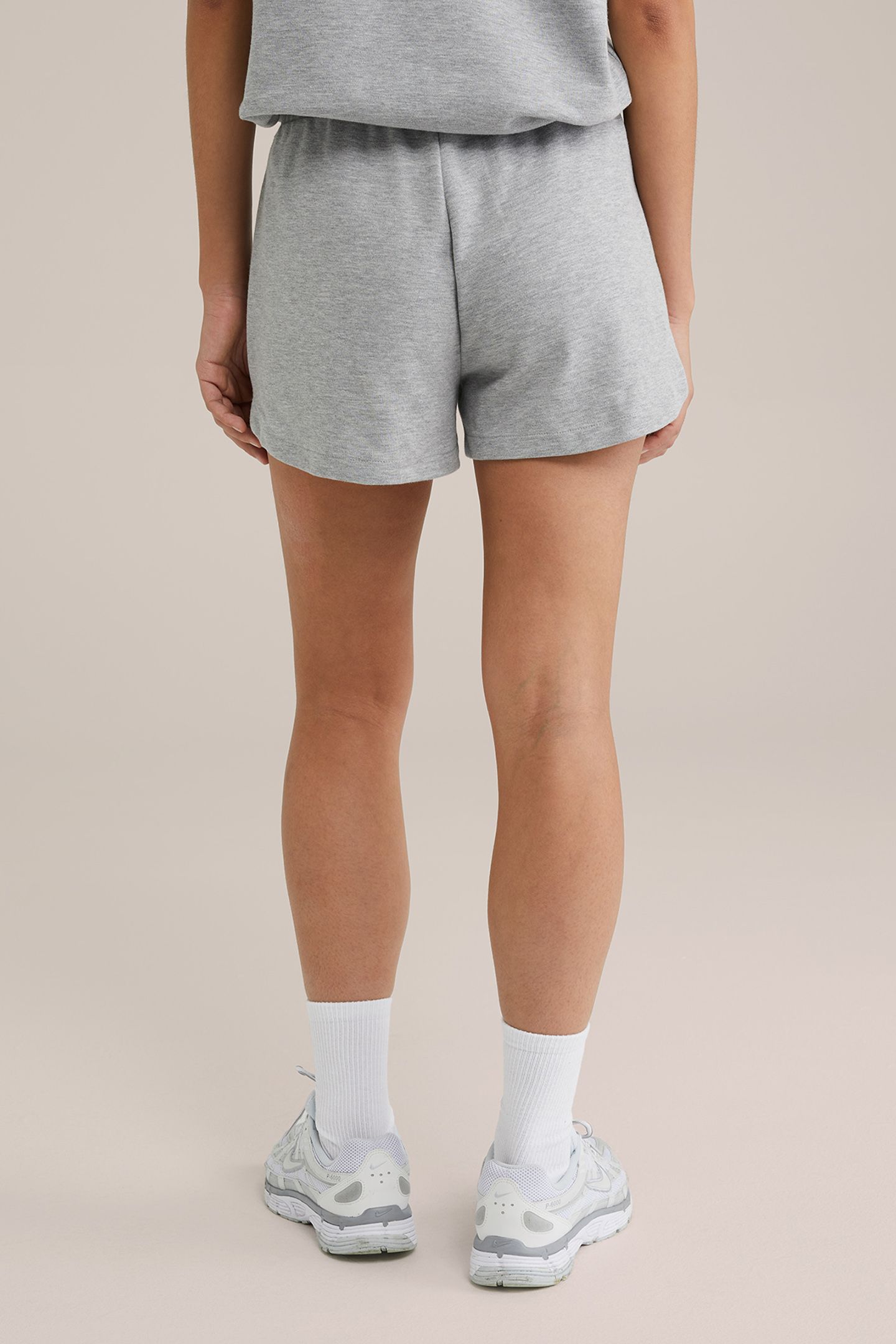 SHORT LIGHT GREY 2