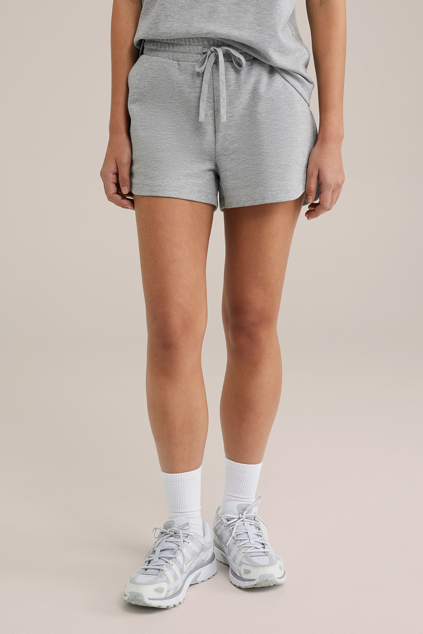 SHORT LIGHT GREY 1