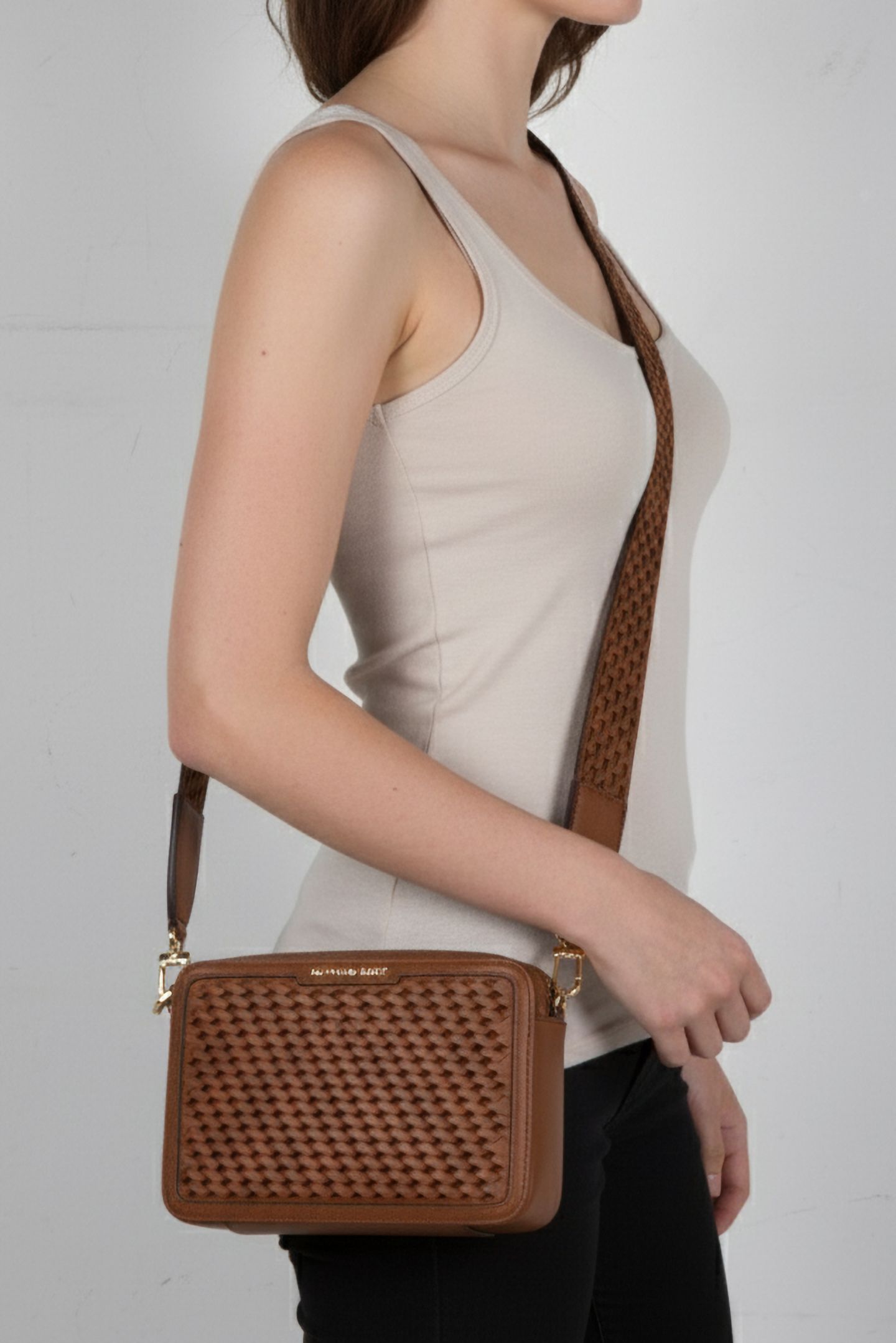 LEATHER CAMERA CROSS BODY BAG IN BROWN 1