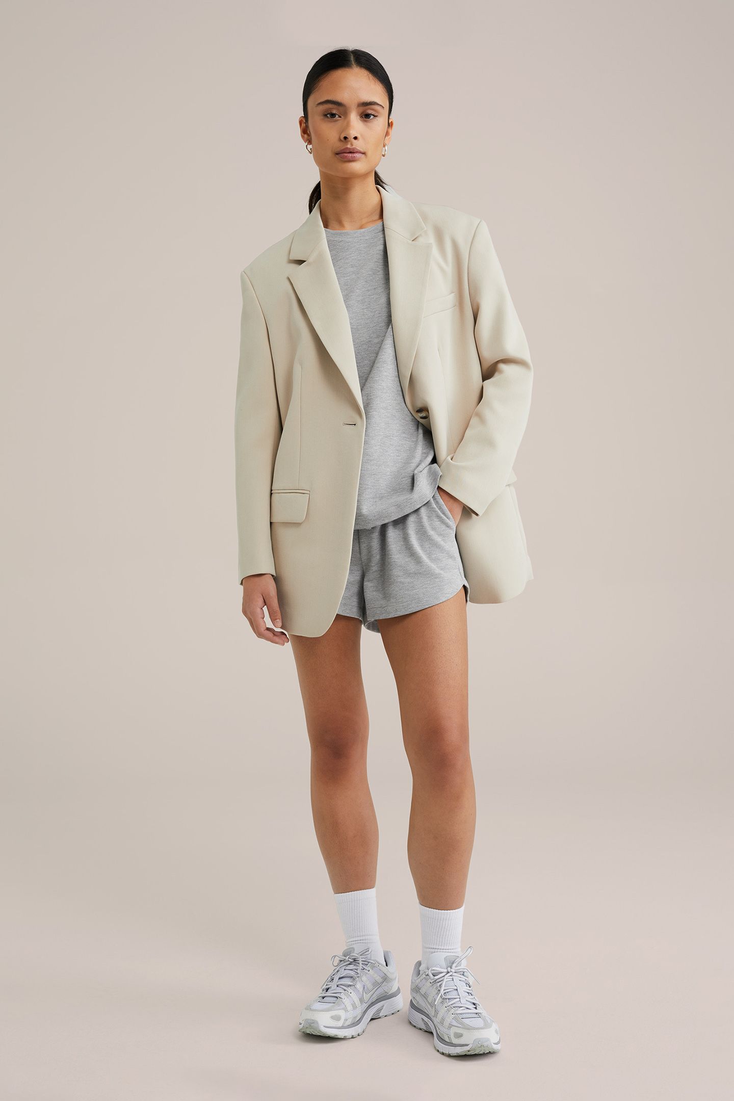 SHORT LIGHT GREY 3