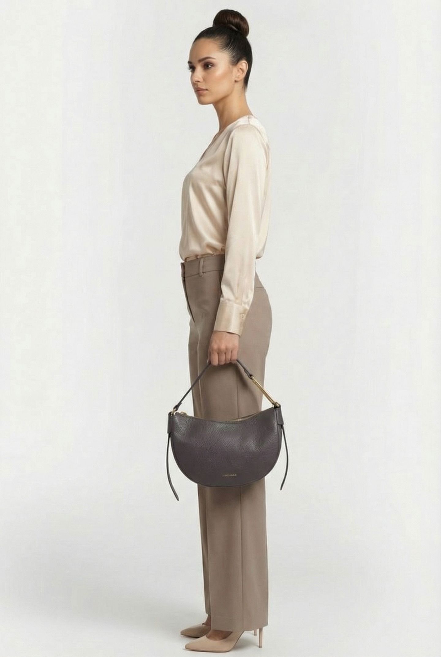 SHOULDER BAG IN BLACK 2