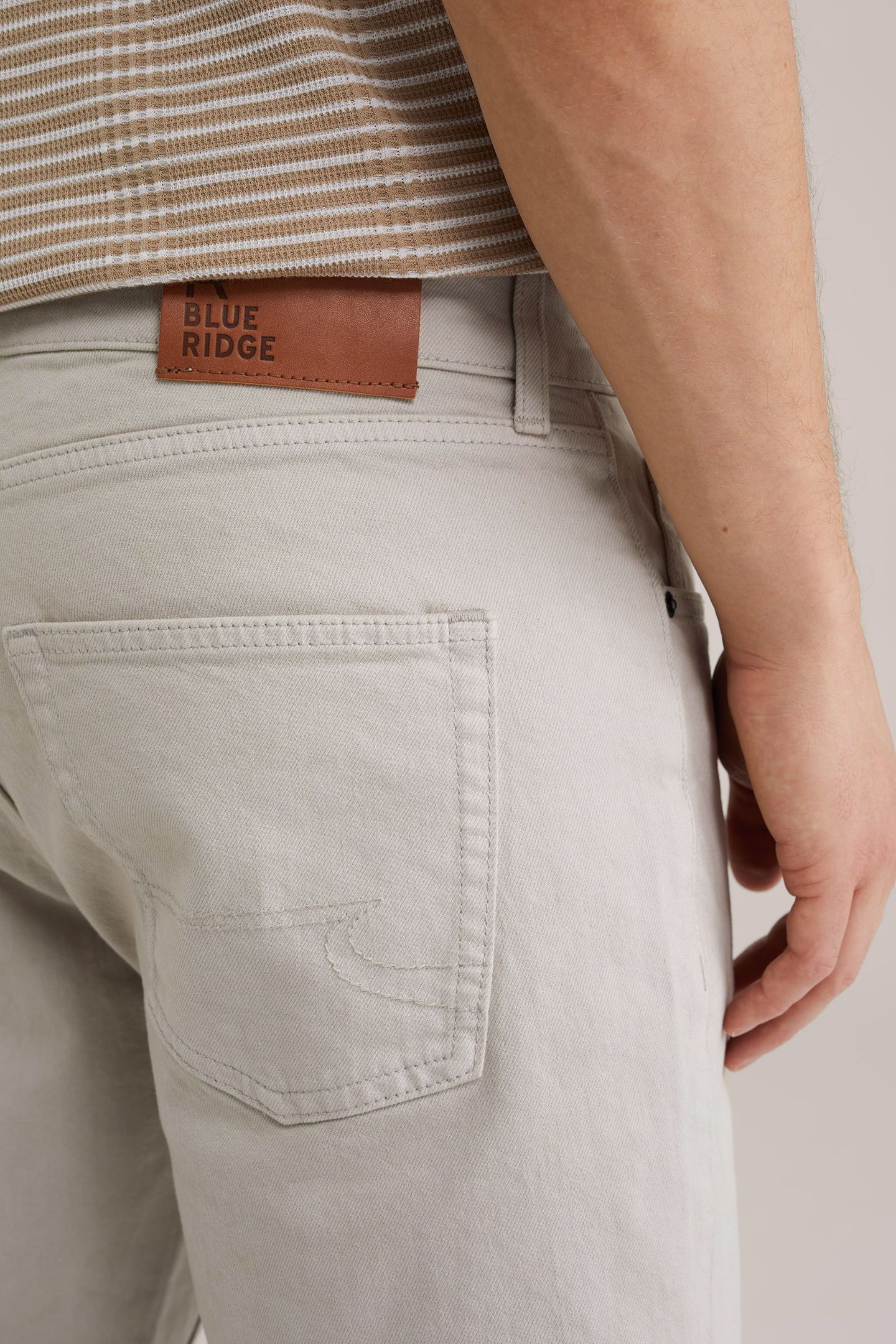 SHORT LIGHT GREY 9