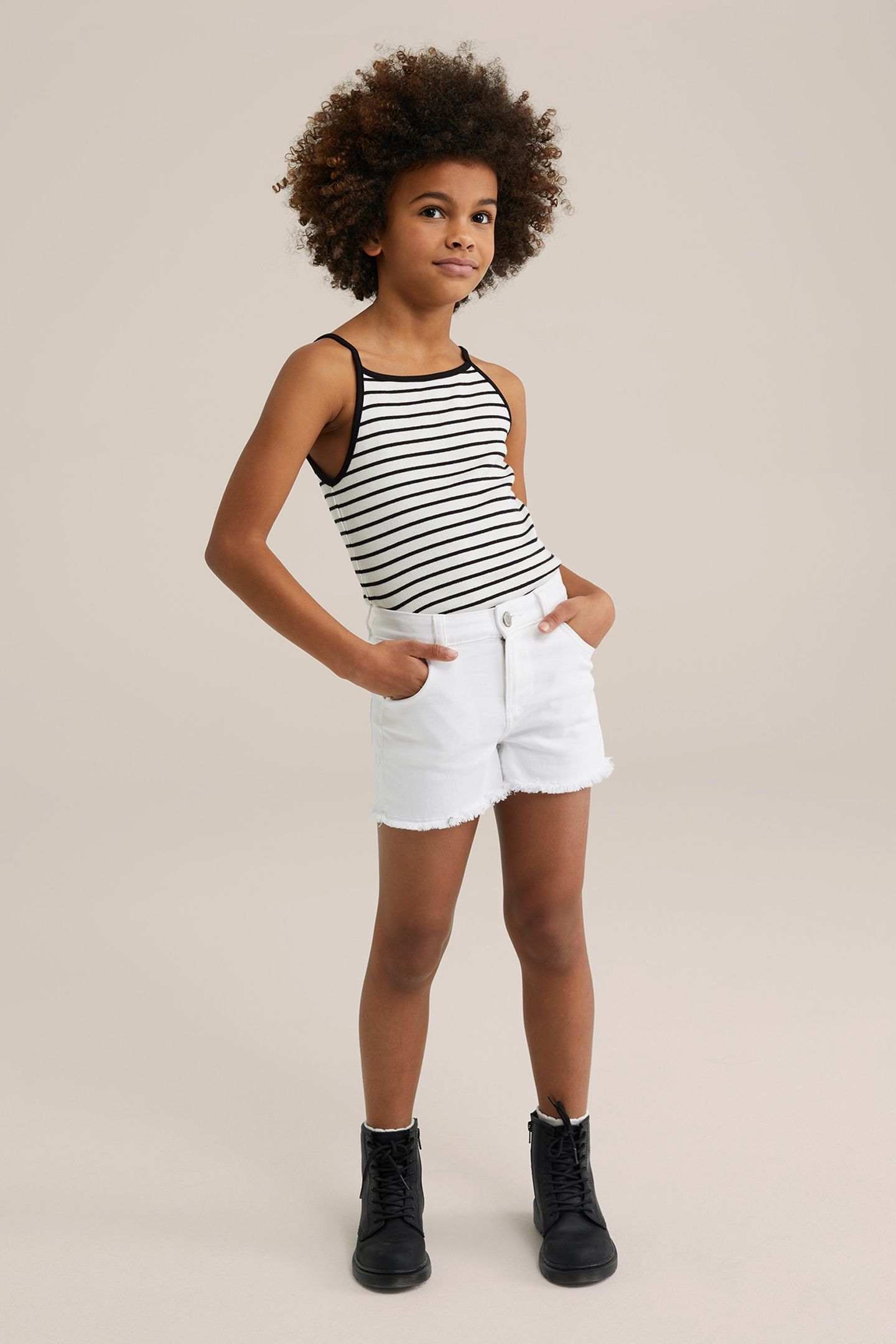 SHORT WHITE 9