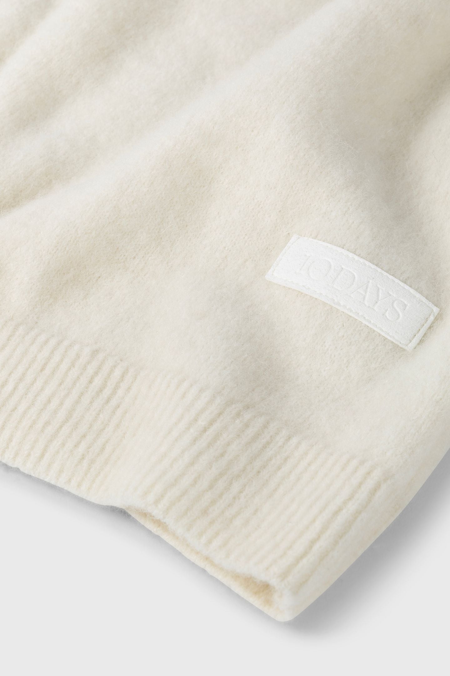 V-NECK KNIT SWEATER ECRU 6