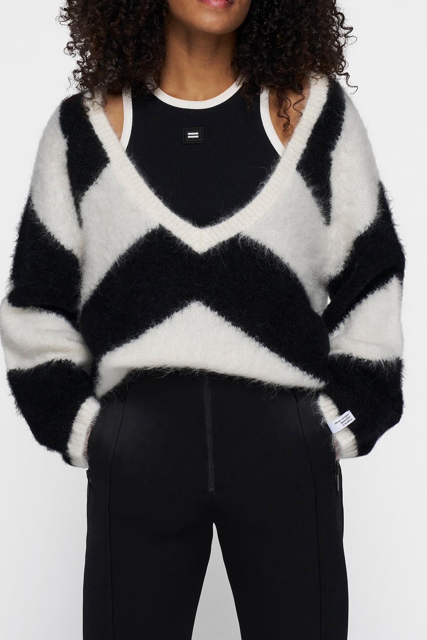 SOFT V-NECK SWEATER STRIPE ECRU/BLACK 1