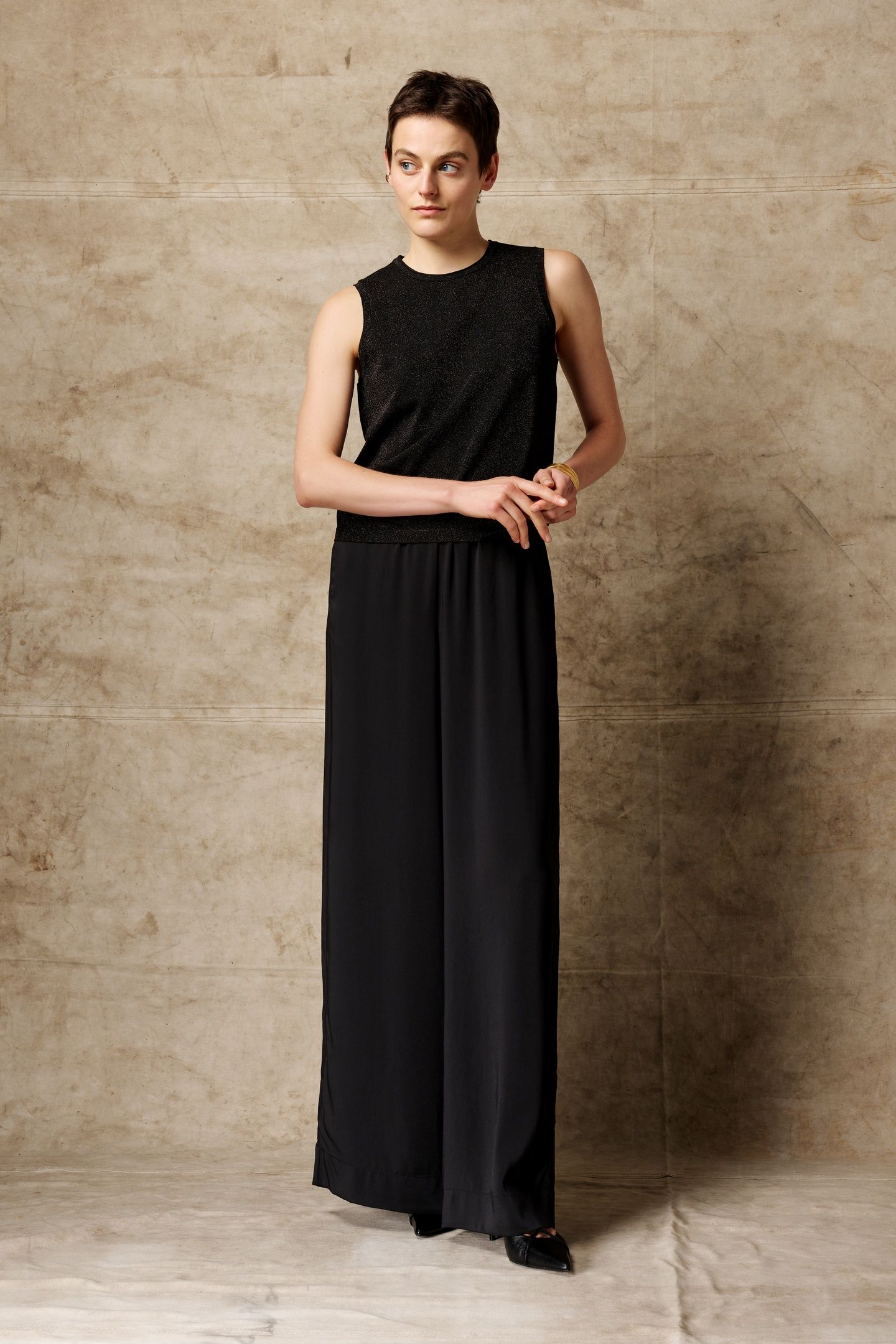 VISCOSE MIX SLEEVLESS TOP BLACK 3