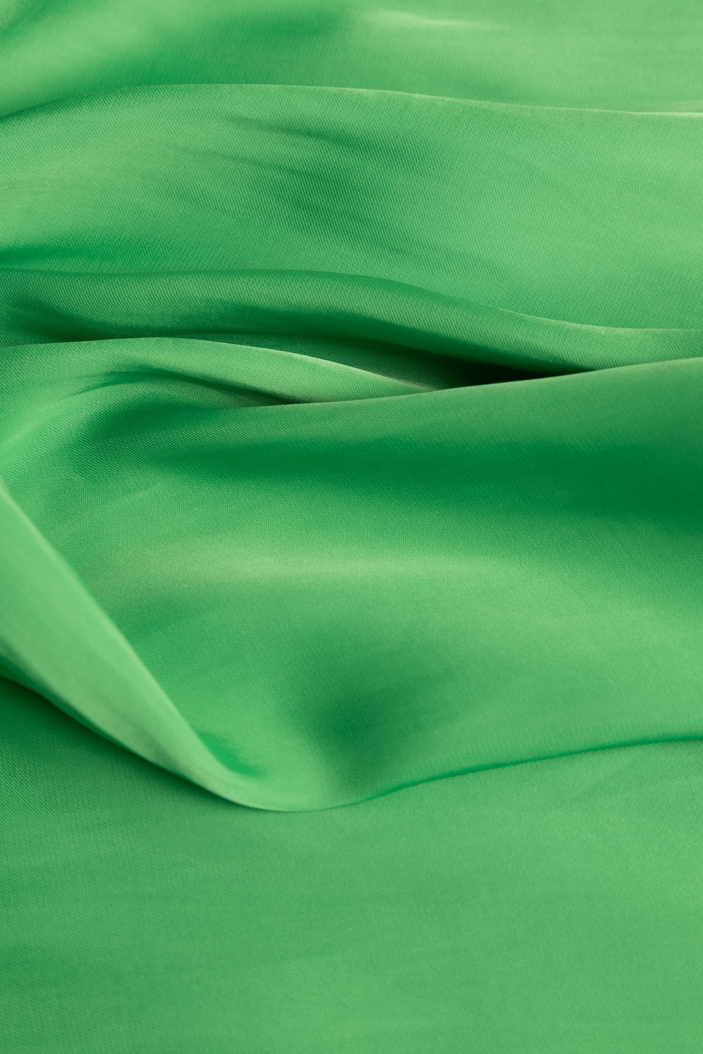 GREEN V-NECK SHORT-SLEEVE TOP 3