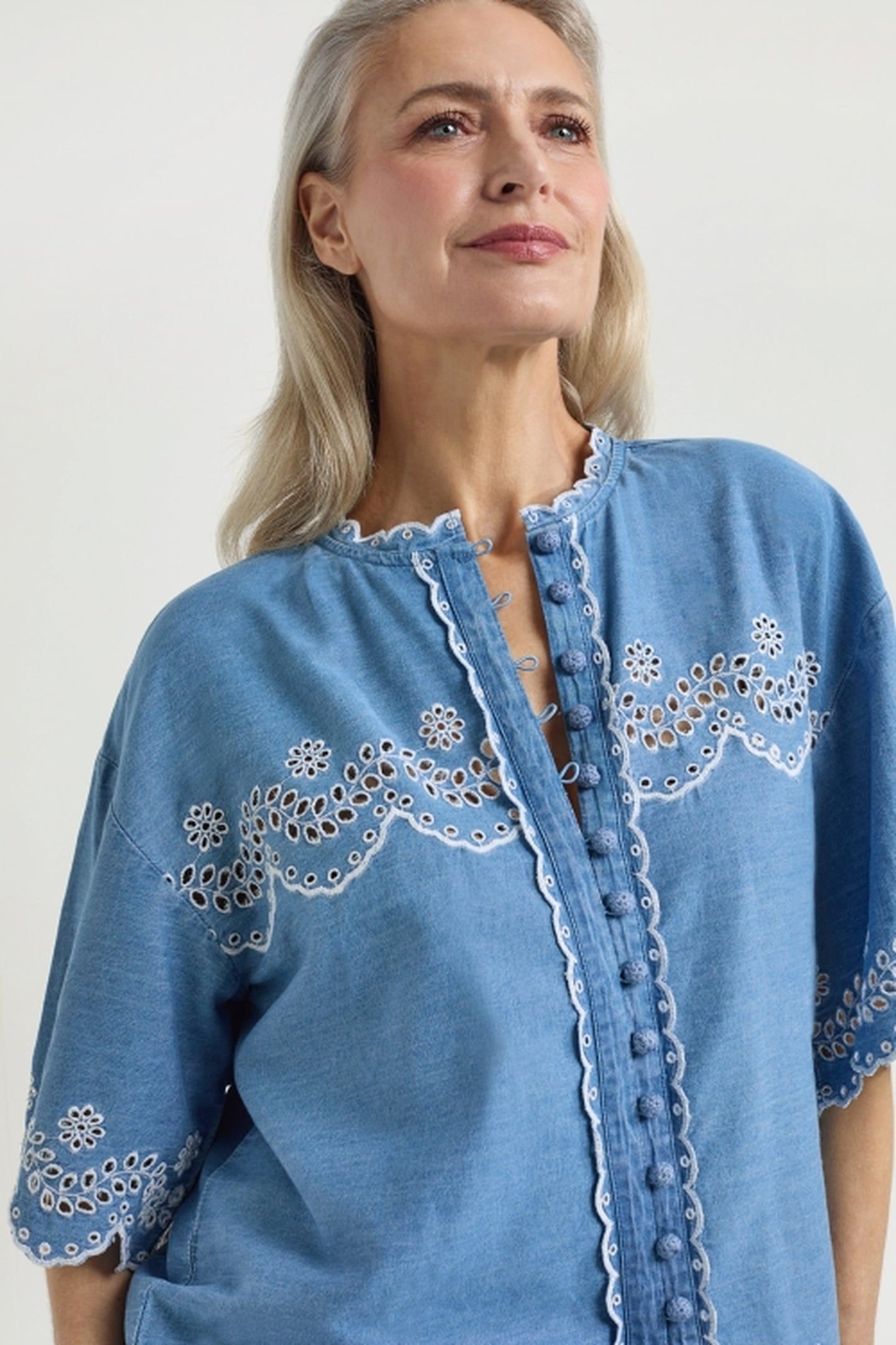 JUDITH BLOUSE LIGHT JEANS 4