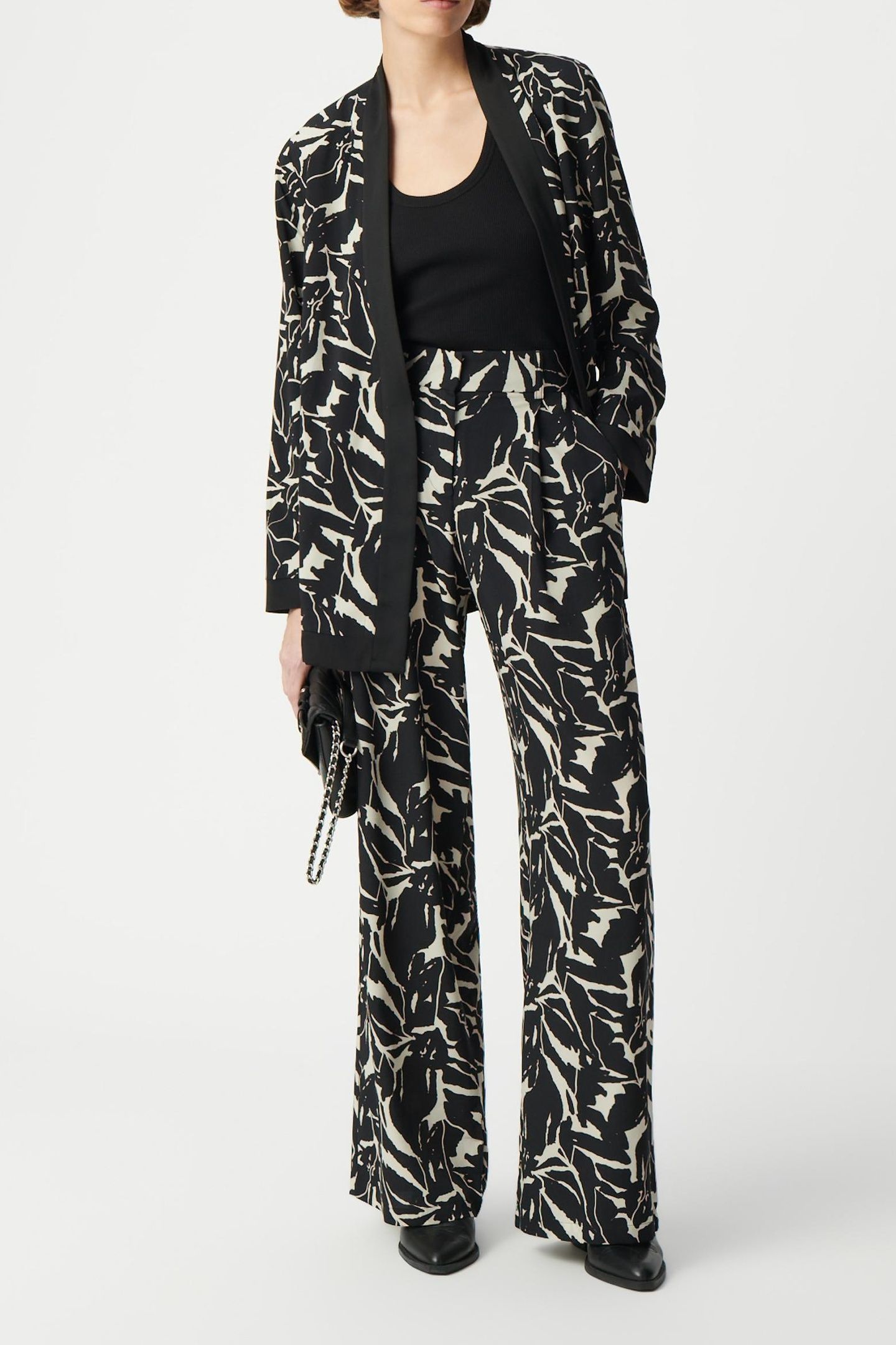 BLACK FLOWING PANTS WITH ZEBRA FLOWER PRINT 1