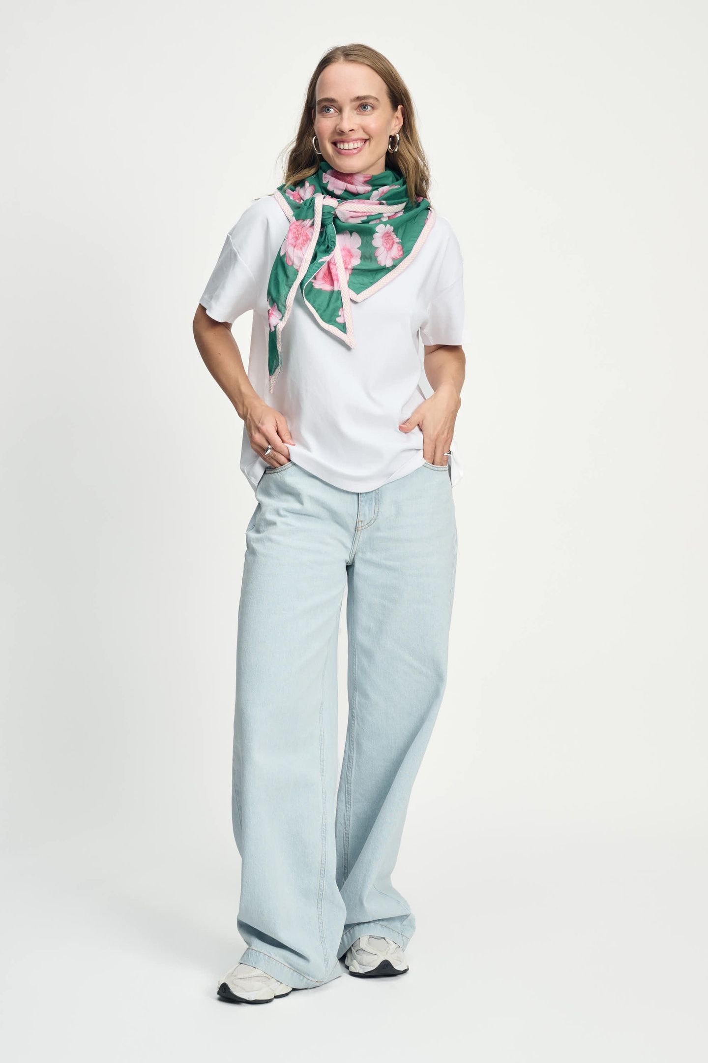 SHAWL - MEADOW FLOWERS GREEN 2