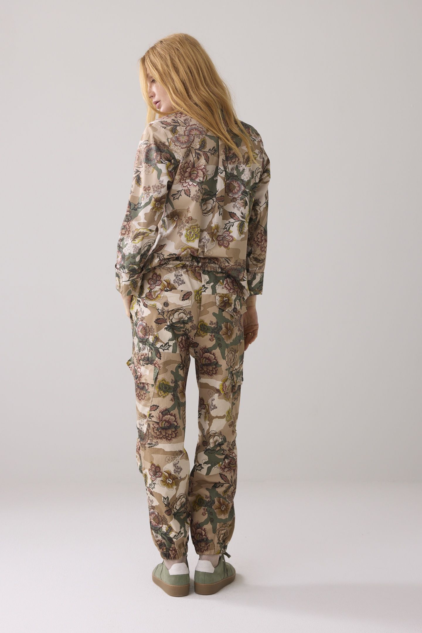 TROUSERS CAMOUFLAGE FLOWERS EA MULTICOLOUR 3
