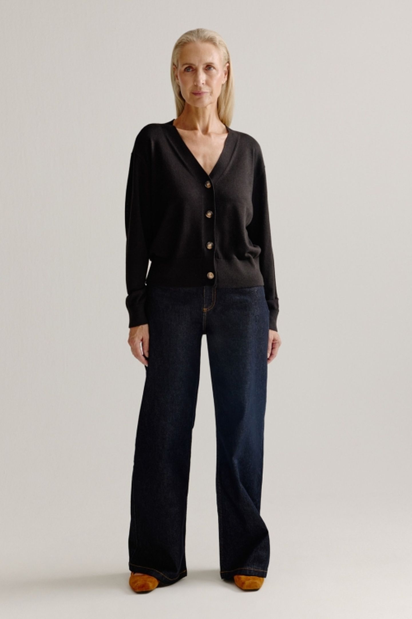 AUGUST CARDIGAN BLACK 2