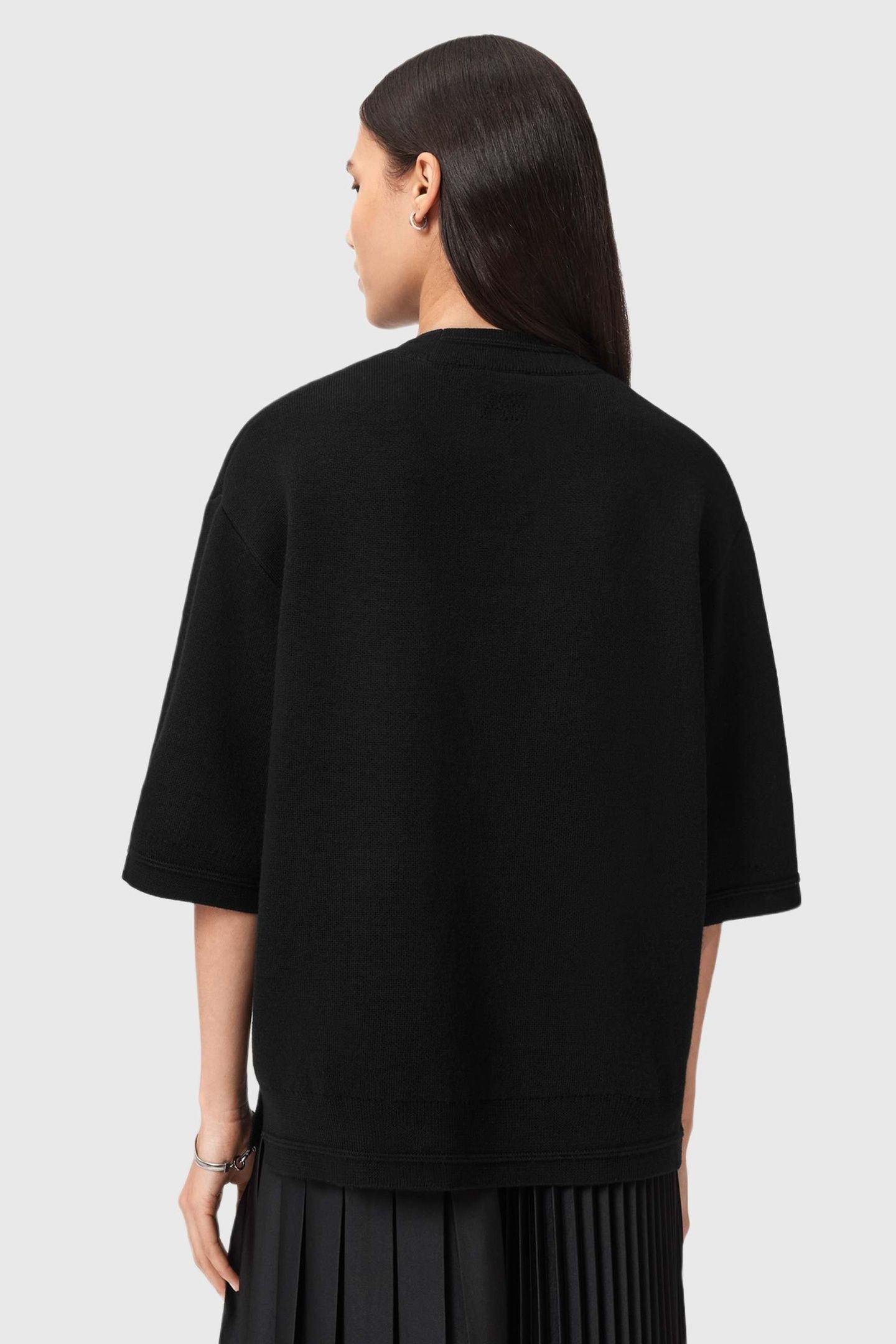 NIKA TEE BLACK 4