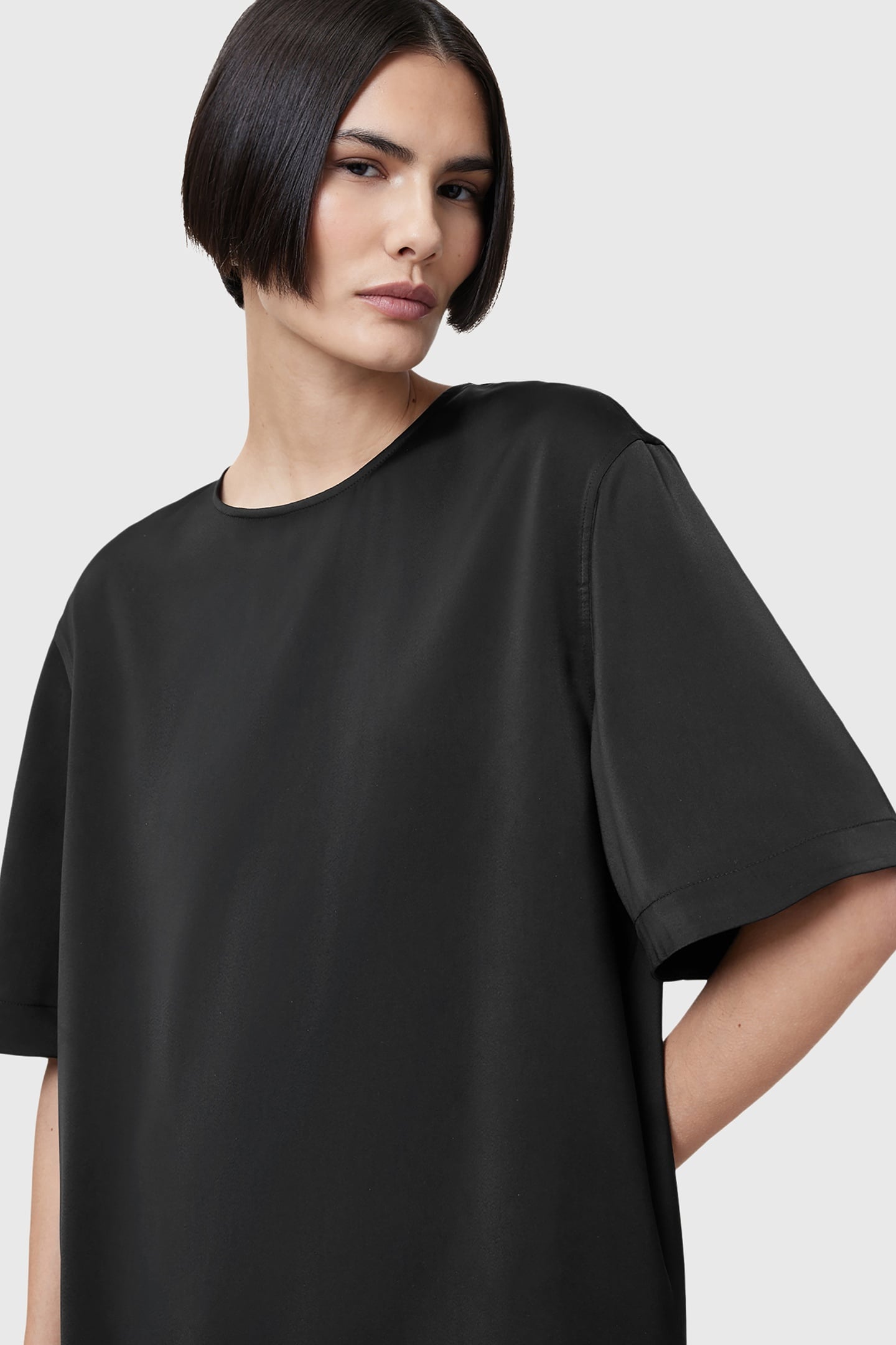 AMELIE SATIN TEE BLACK 2