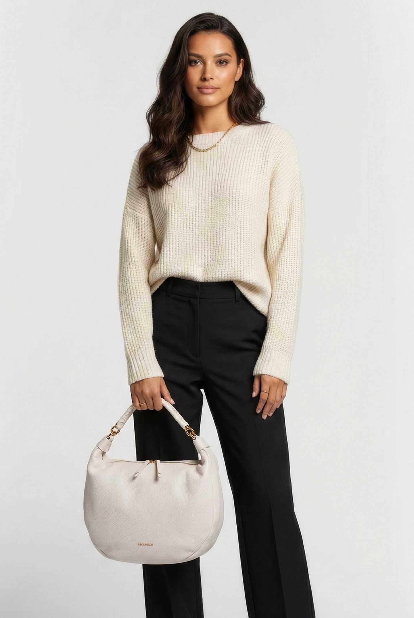 LEATHER MEDIUM SHOULDER BAG IN WHITE 1