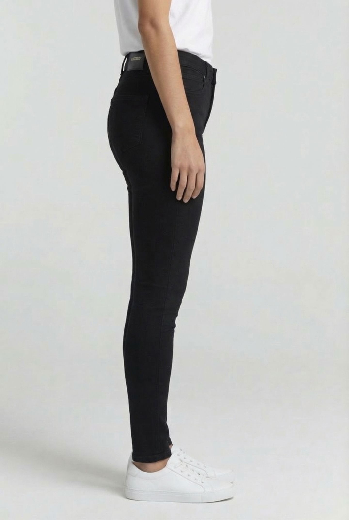 BLOSSOM BLACK 3