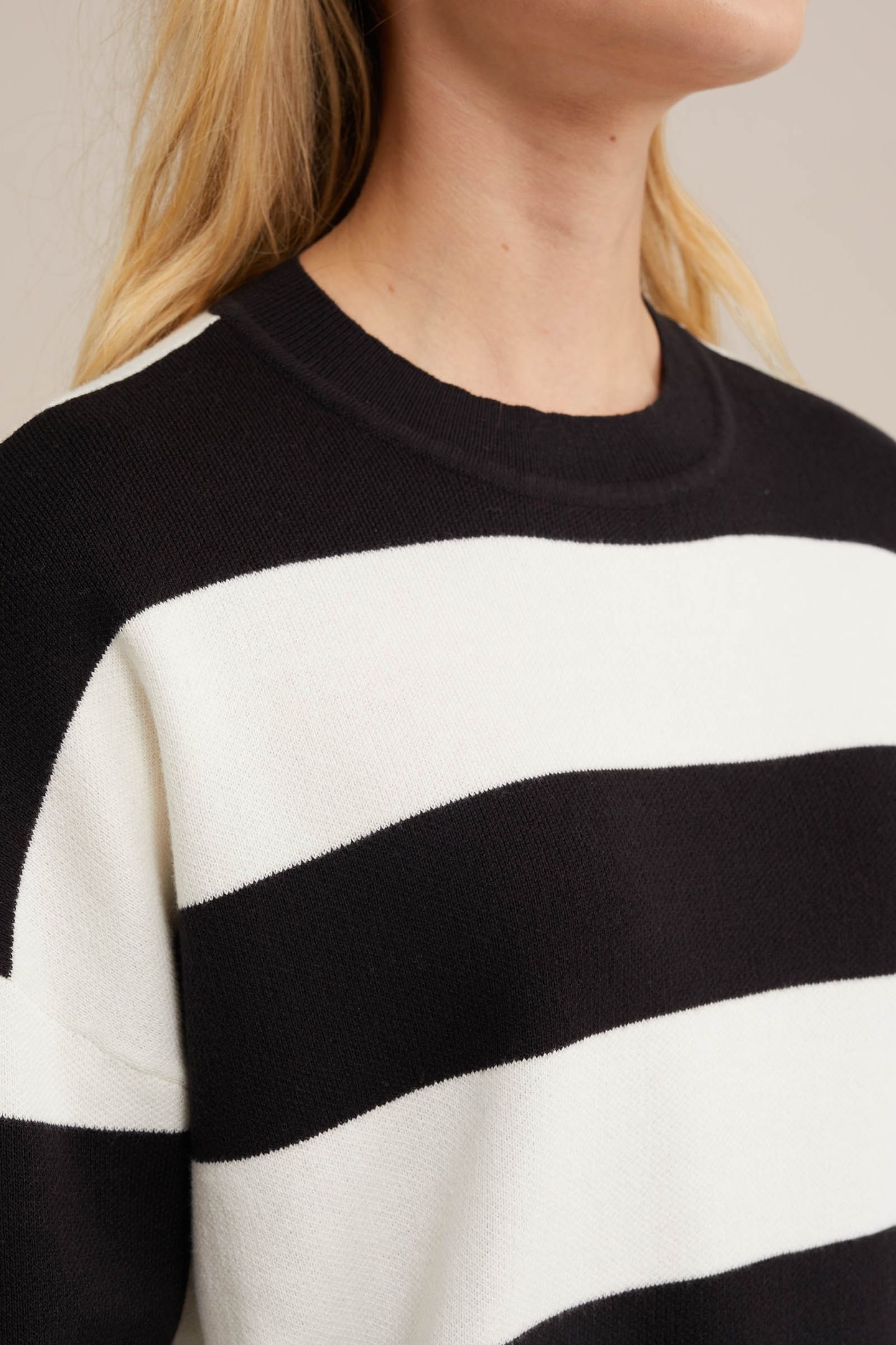KNITTED PULLOVER BLACK 6