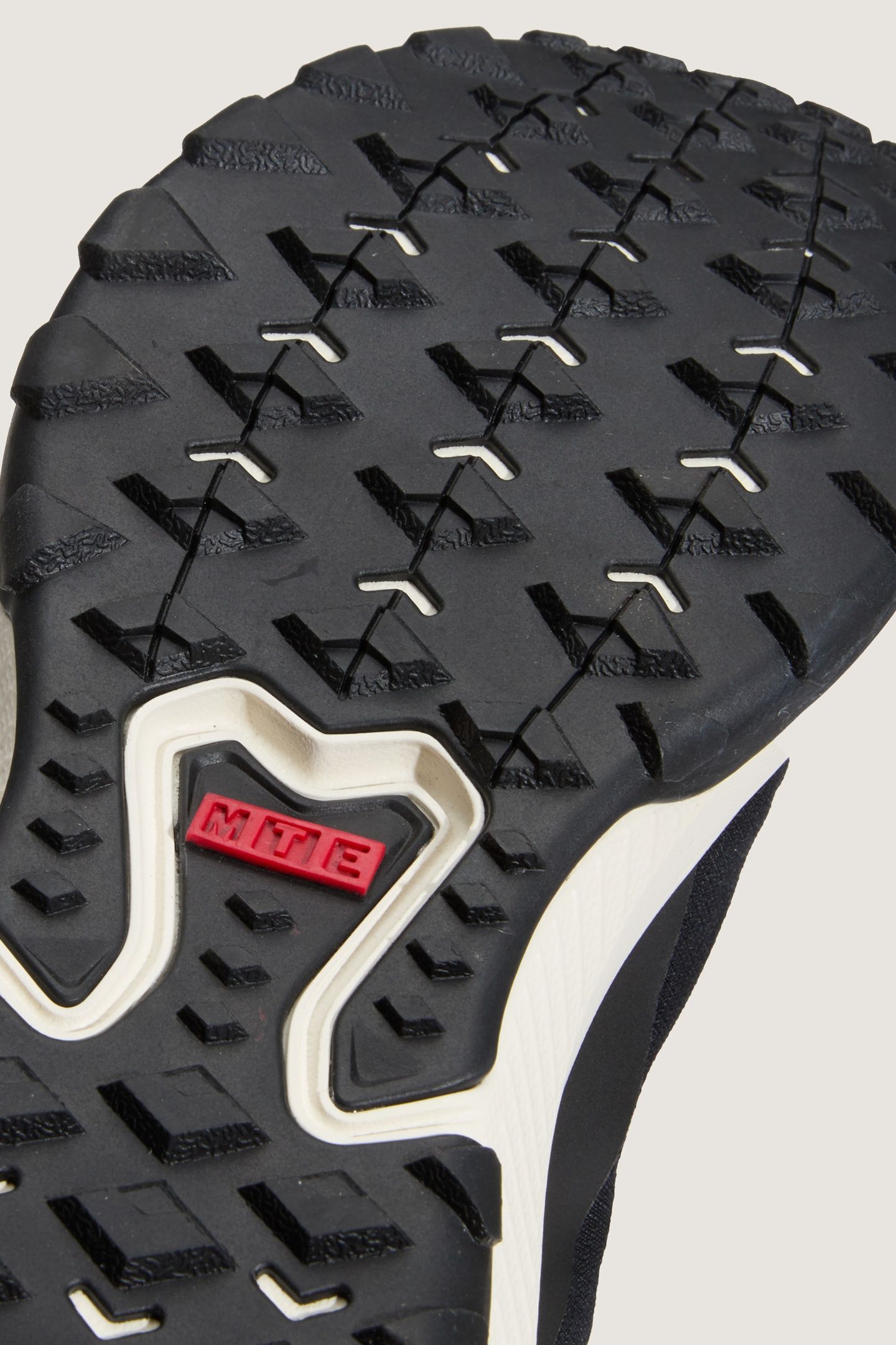 UNISEX CROSSPATH MID BLACK/WHITE 5