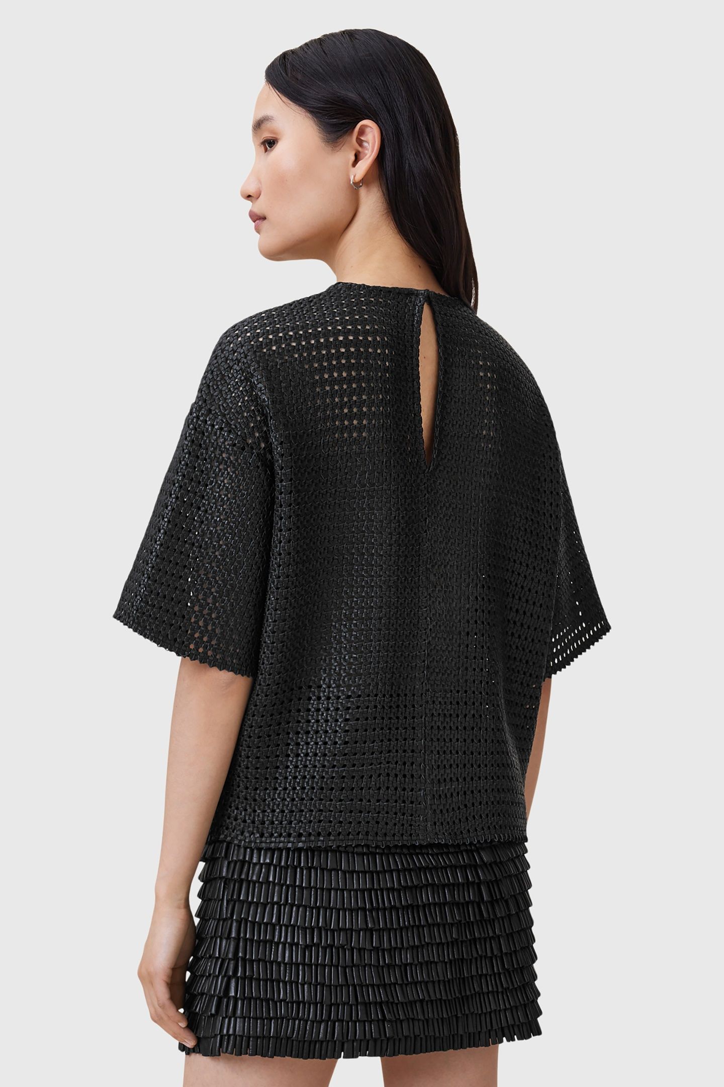 NESSA LEA TEE BLACK 4
