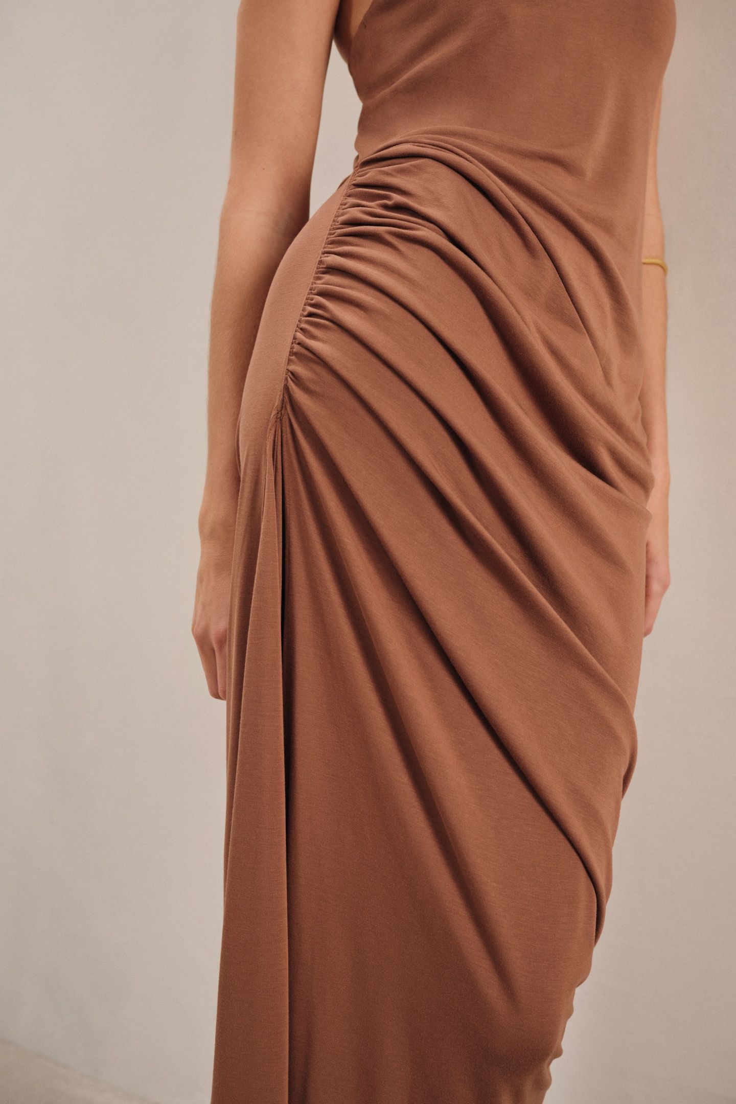 SIDE RUCHED JERSEY MIDI DRESS BROWN 5