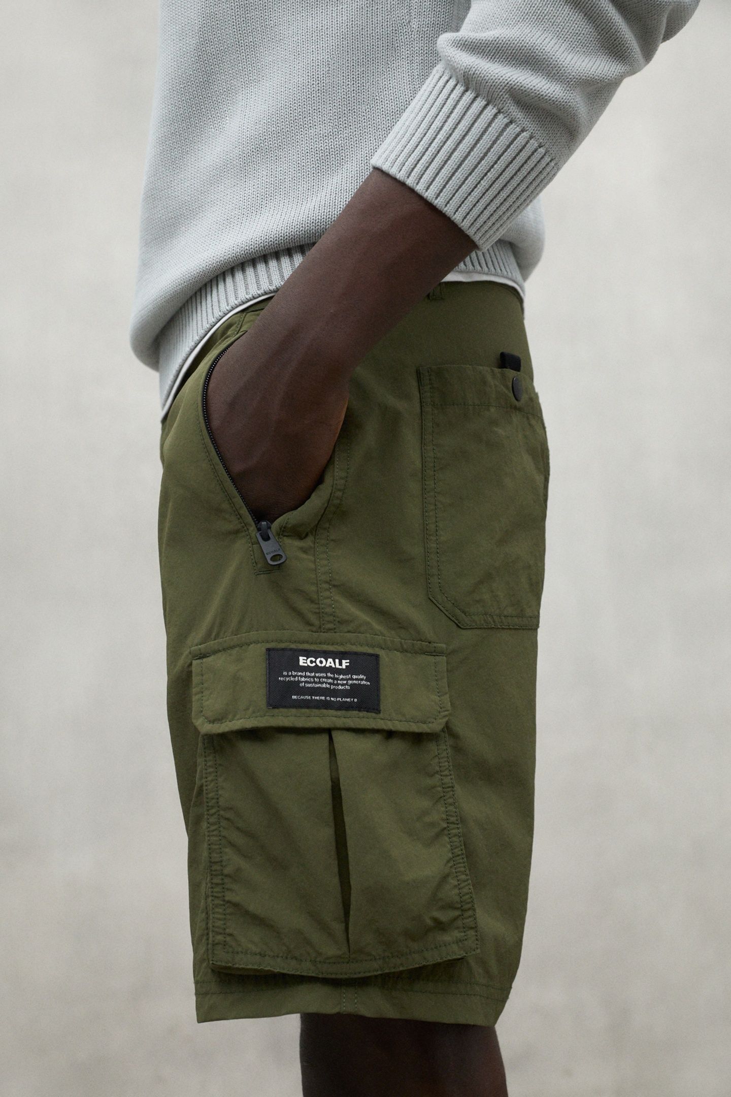 ALISTEALF SHORTS ARMY GREEN 3