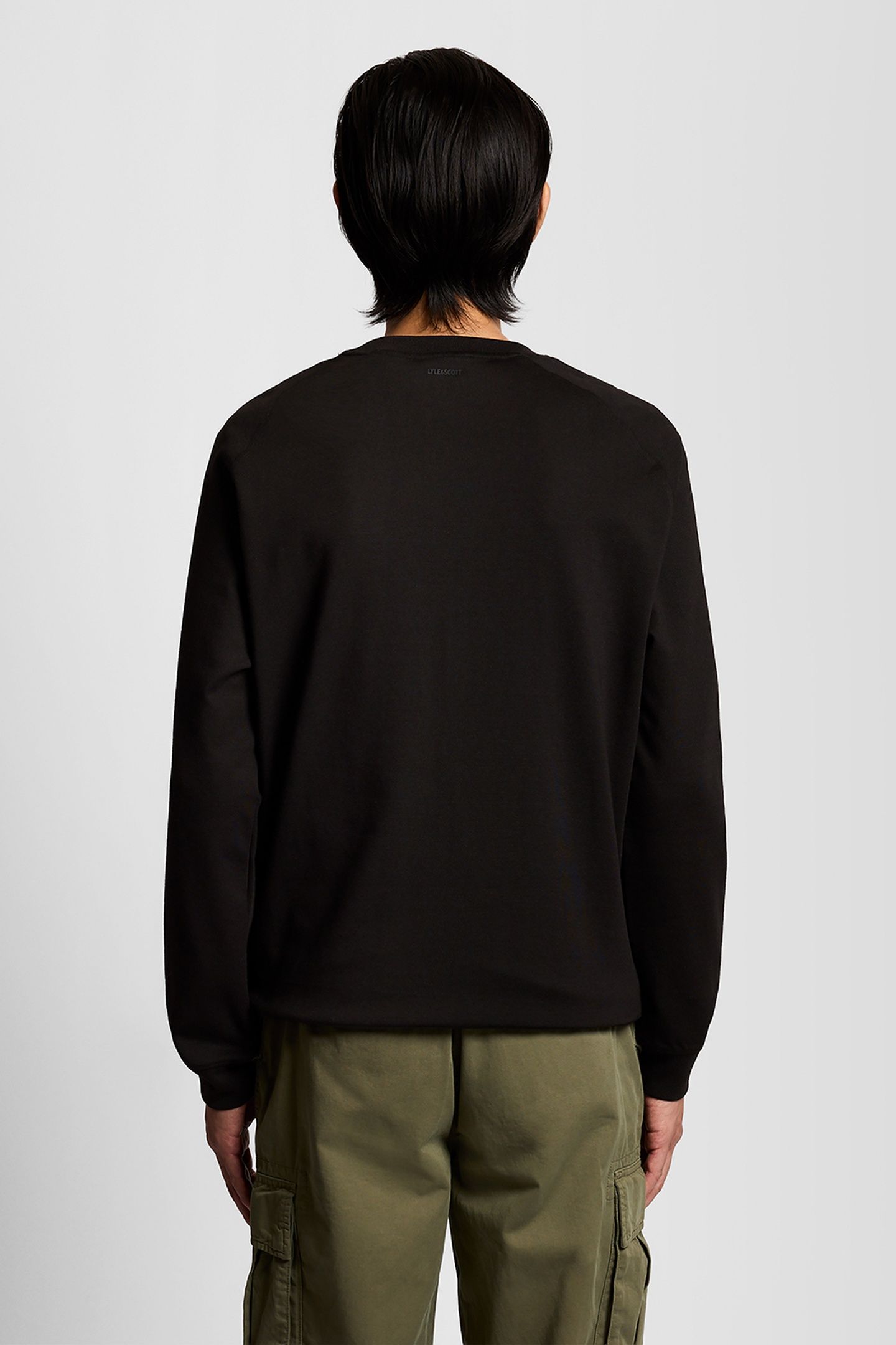 HALF RAGLAN HYBRID SWEATSHIRT JET BLACK 3